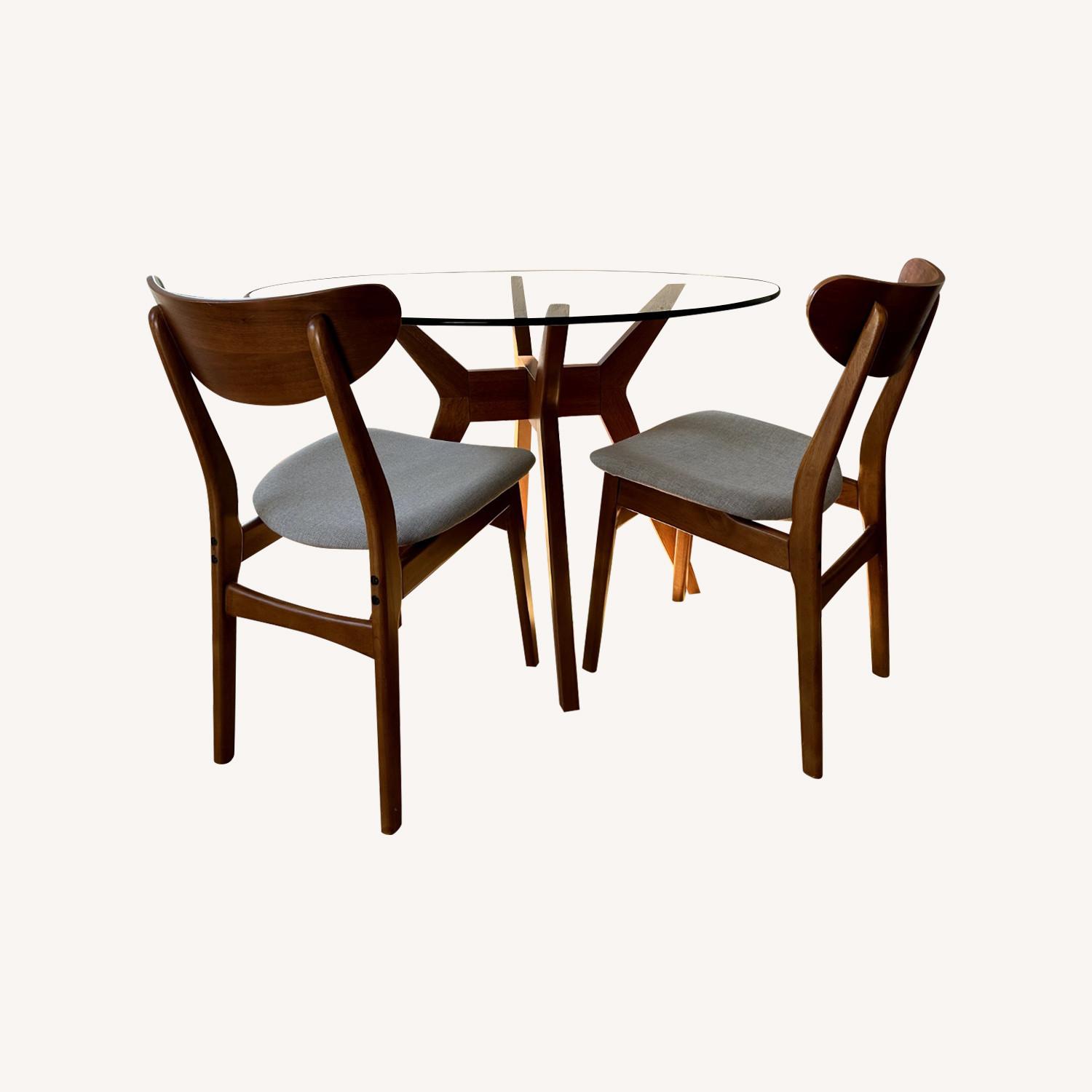 West Elm Jensen Round Dining Table With 2 Matching Chairs AptDeco