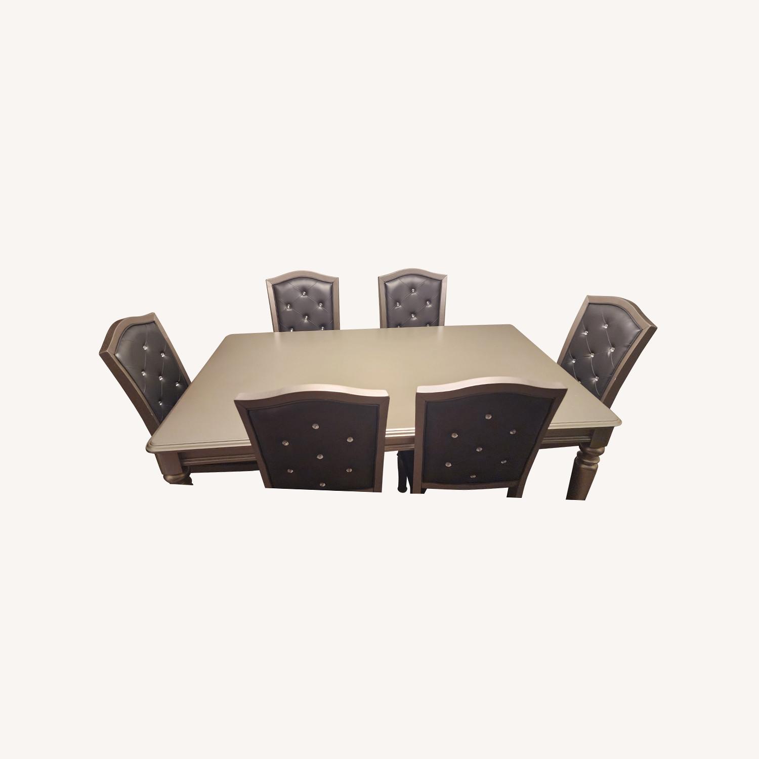 7 pieces Dinner Table - AptDeco