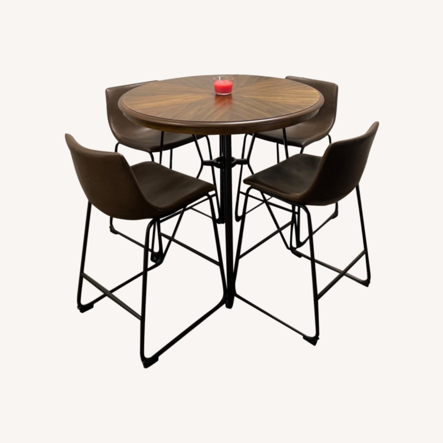 Round Counter Table with chairs - image-0