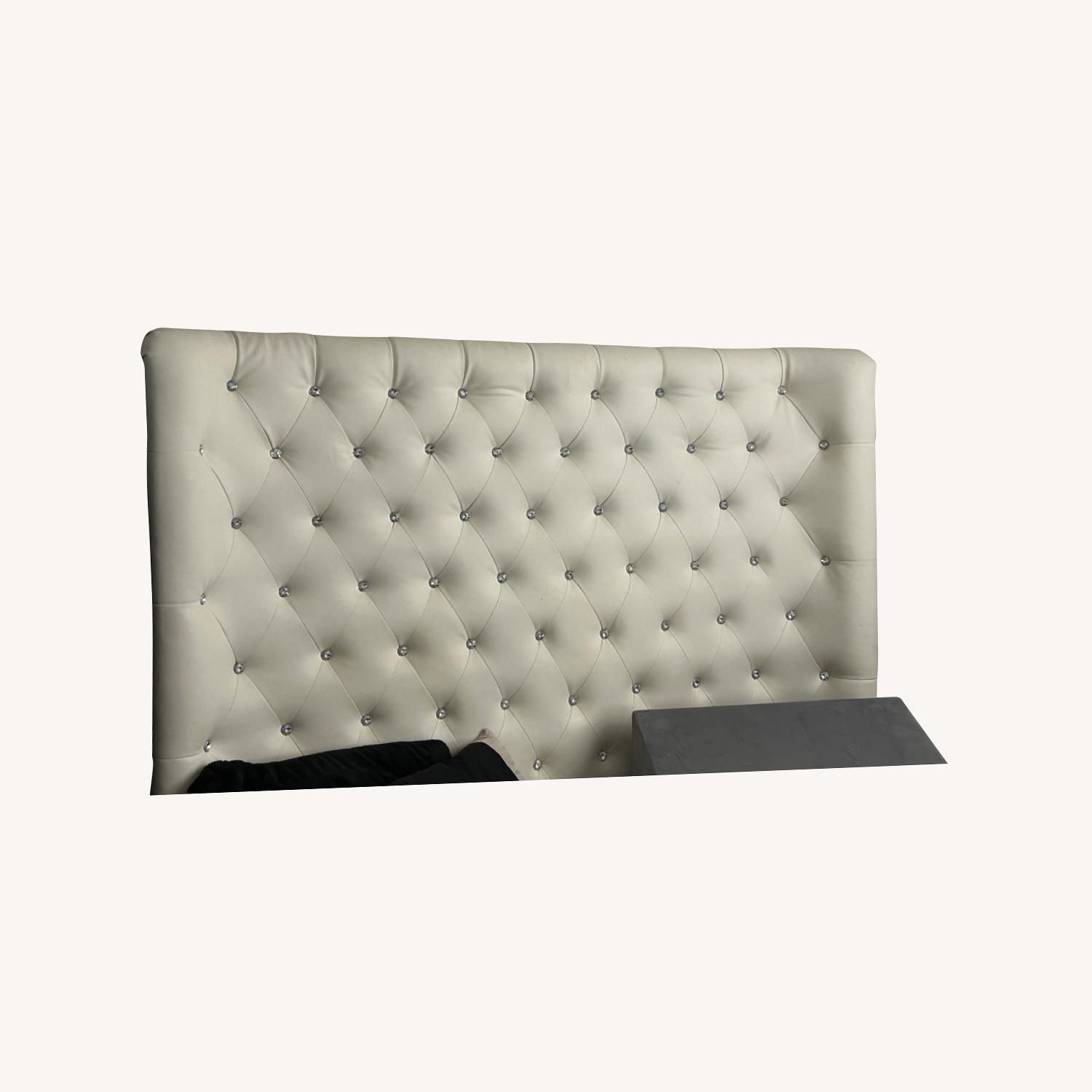 Broyhill Headboard AptDeco