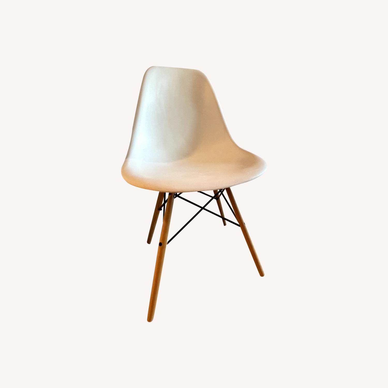 Herman Miller Eames Molded Plastic Side Chair (4) - image-0