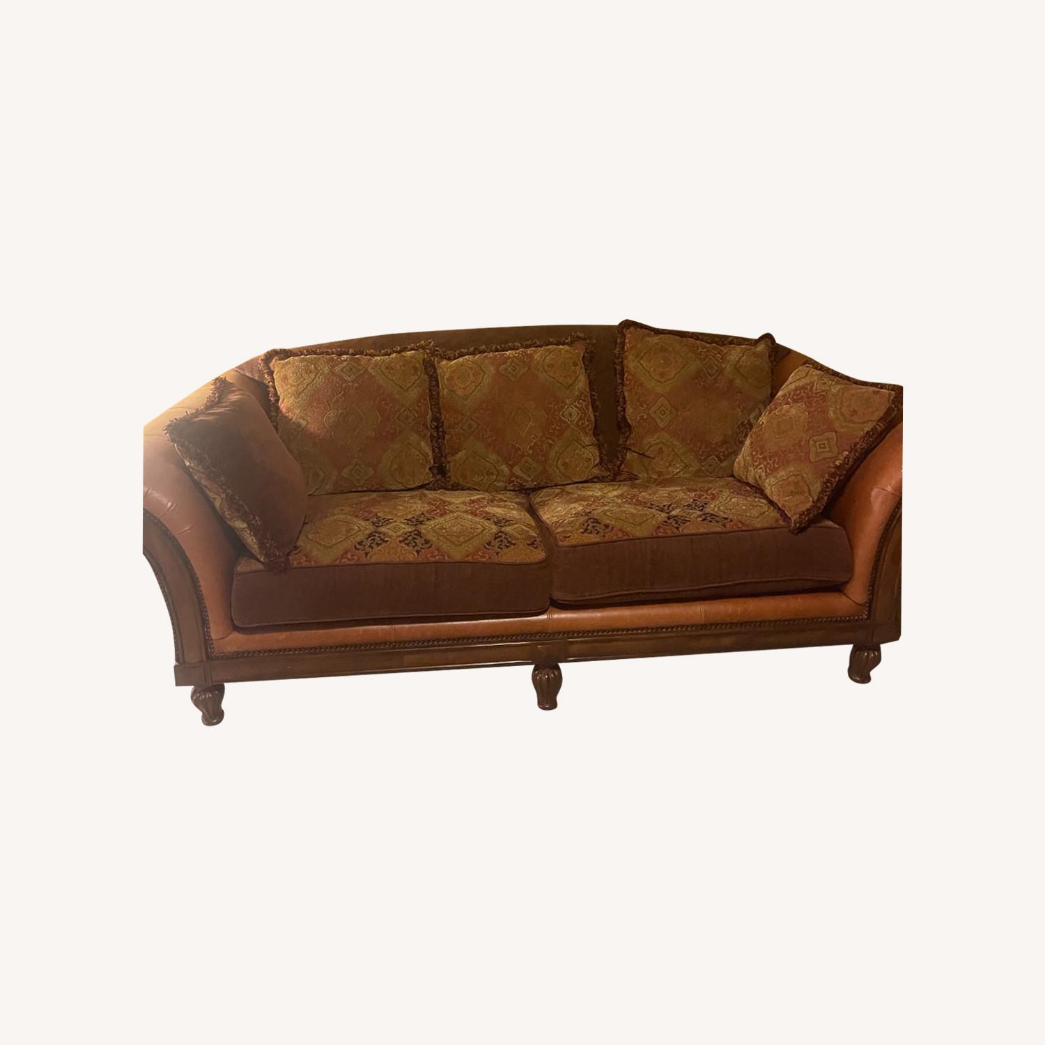 Plainfield Illinois 2-seat Large Sofa - AptDeco