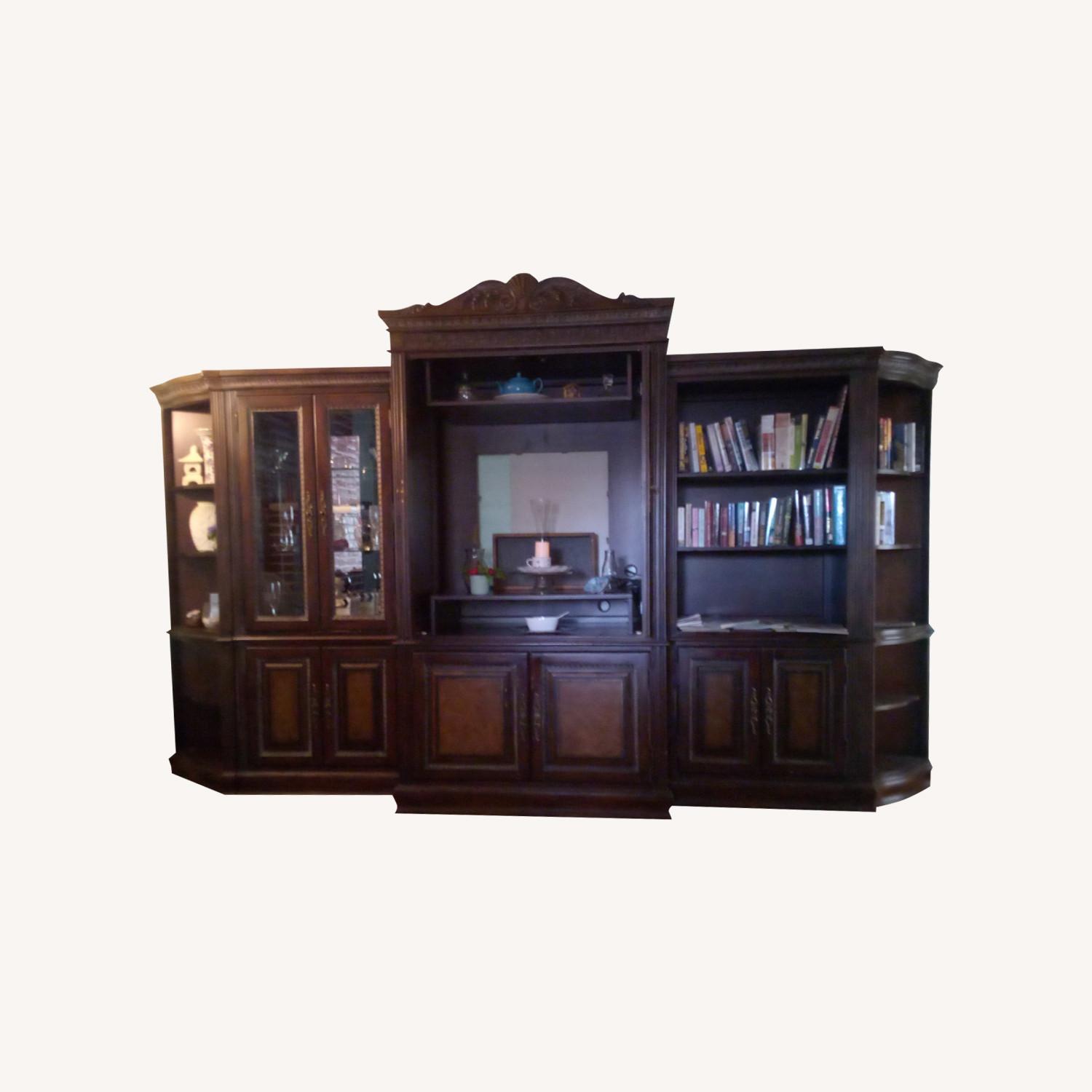 Class Foyer Wall Unit - image-0