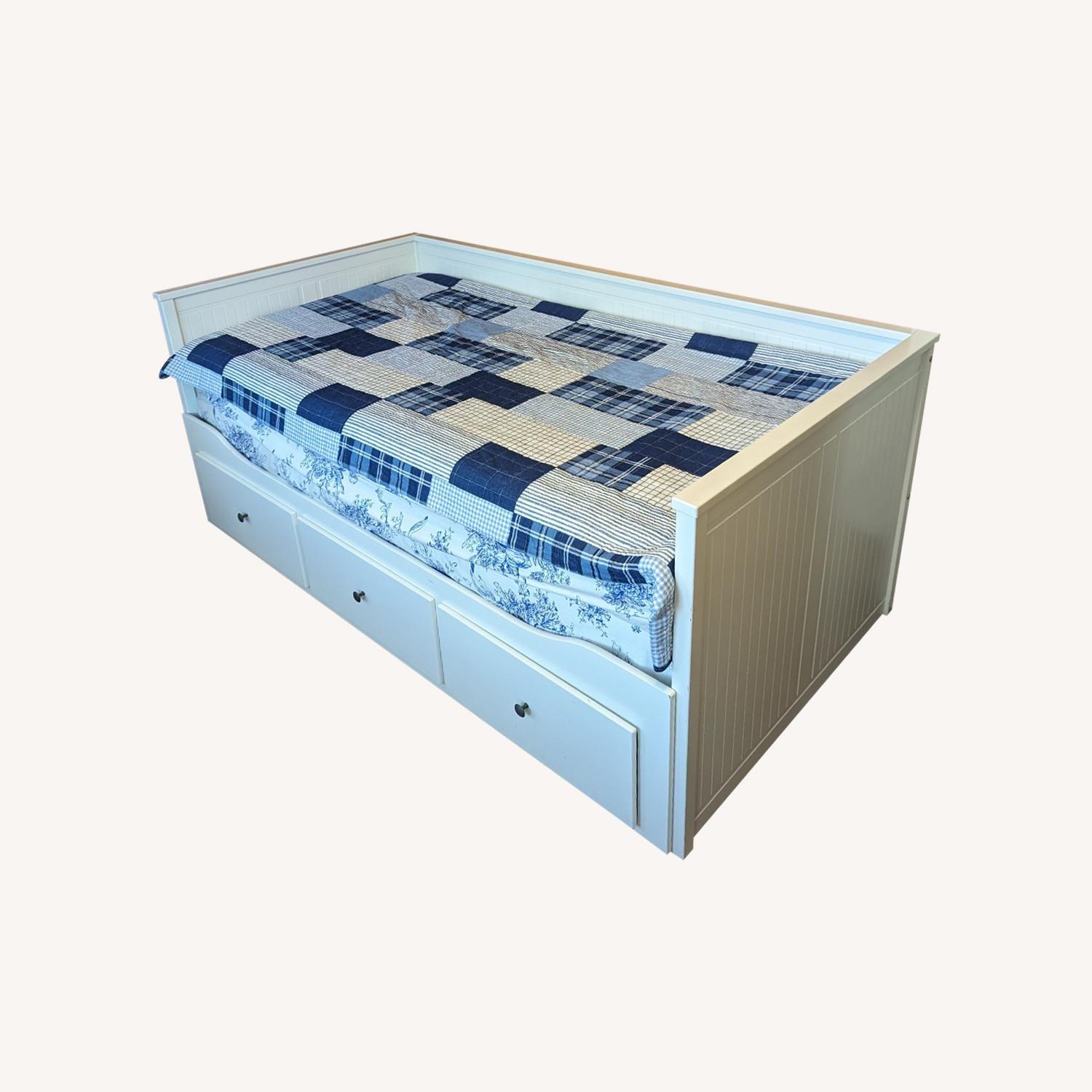 IKEA Hemnes Day Bed (King, with 3 Drawers) AptDeco