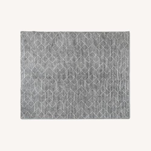 Used Article Gray & White Rug 8 X 10 for sale on AptDeco