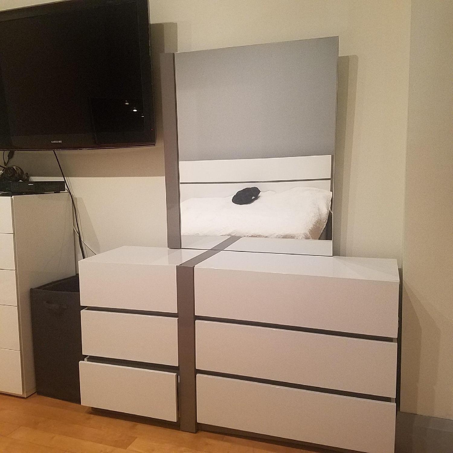 Italian White Lacquer 4 Piece King Size Bedroom Set - image-3