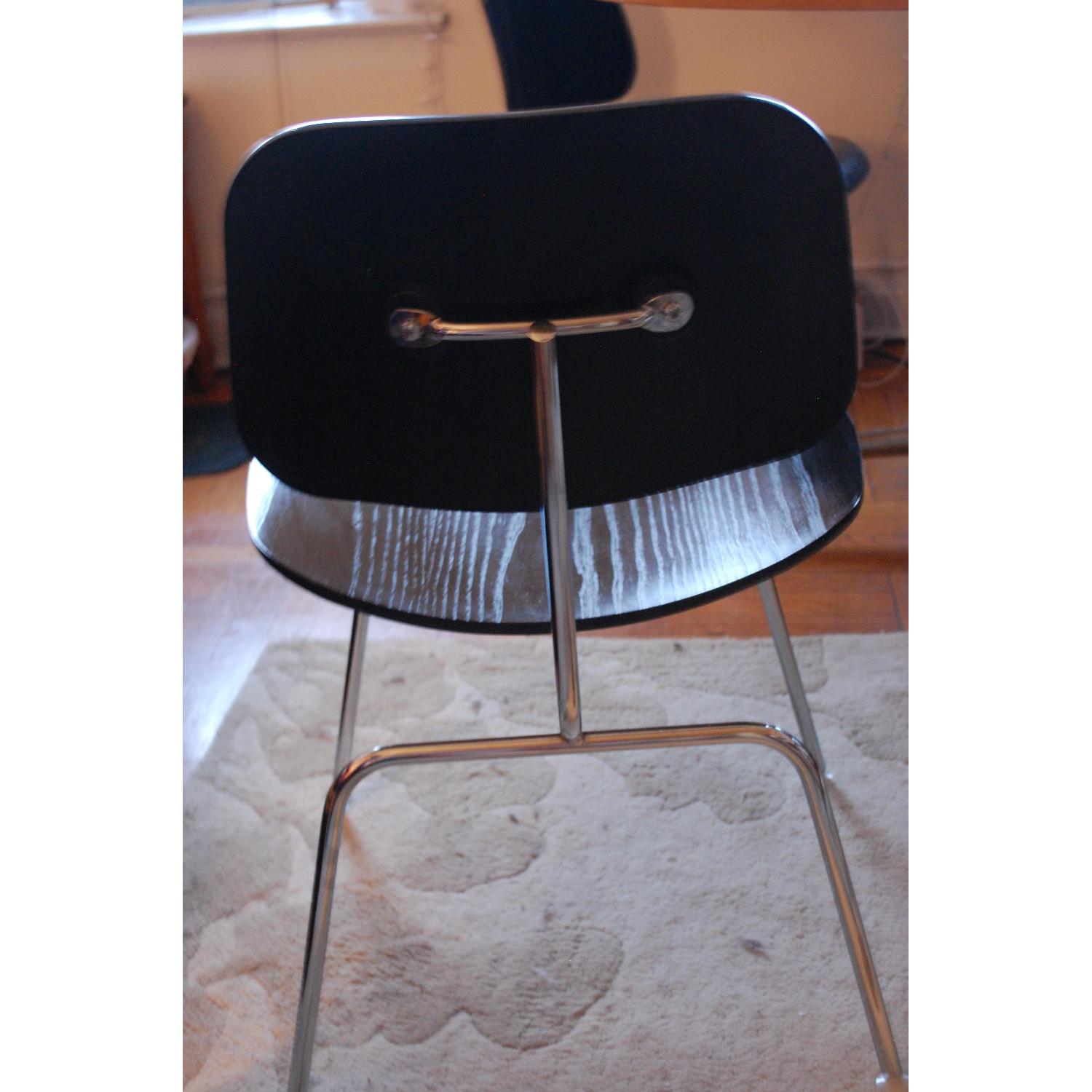 Herman Miller Eames Round Table w/ 4 Chairs - image-2