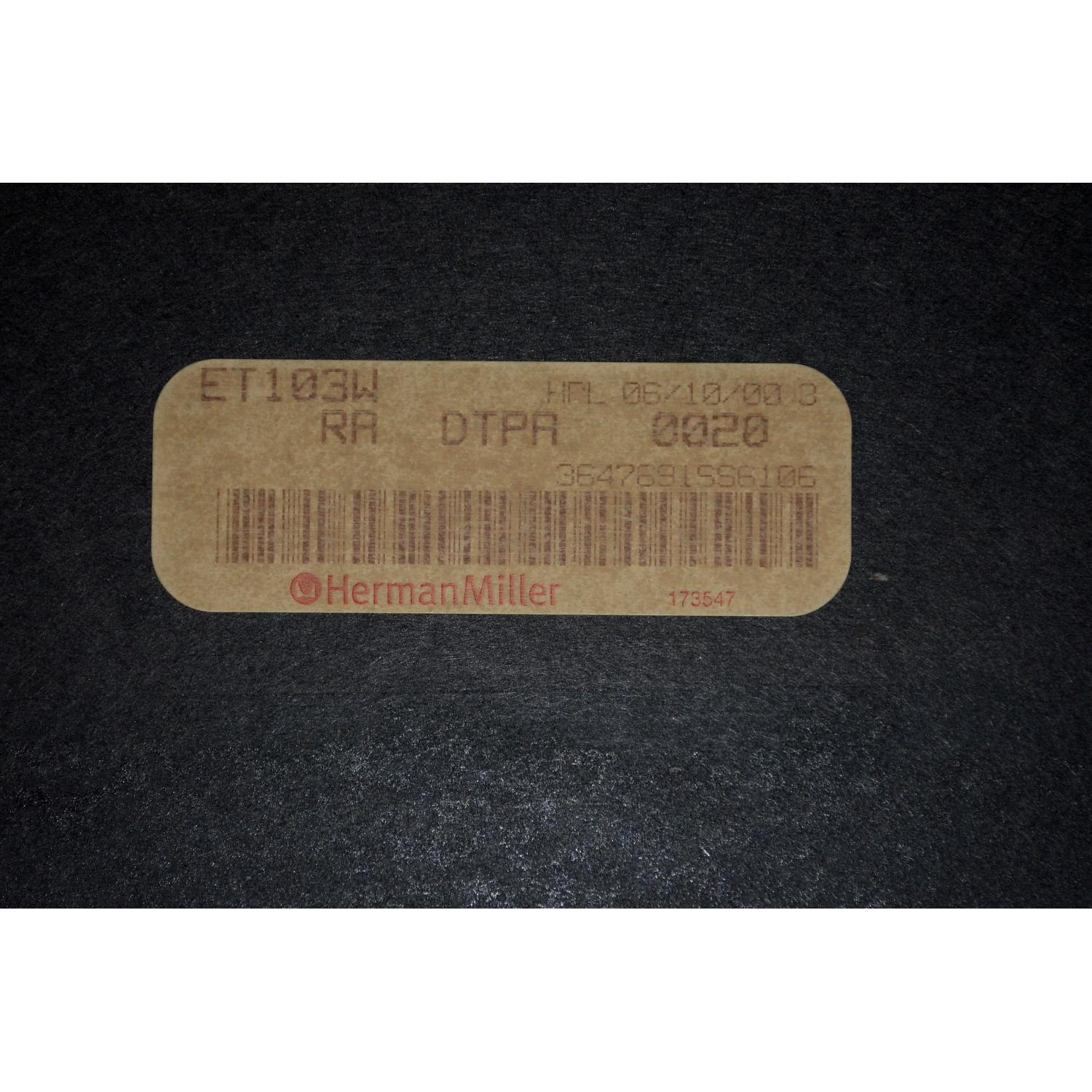 Herman Miller Eames Round Table w/ 4 Chairs - image-3