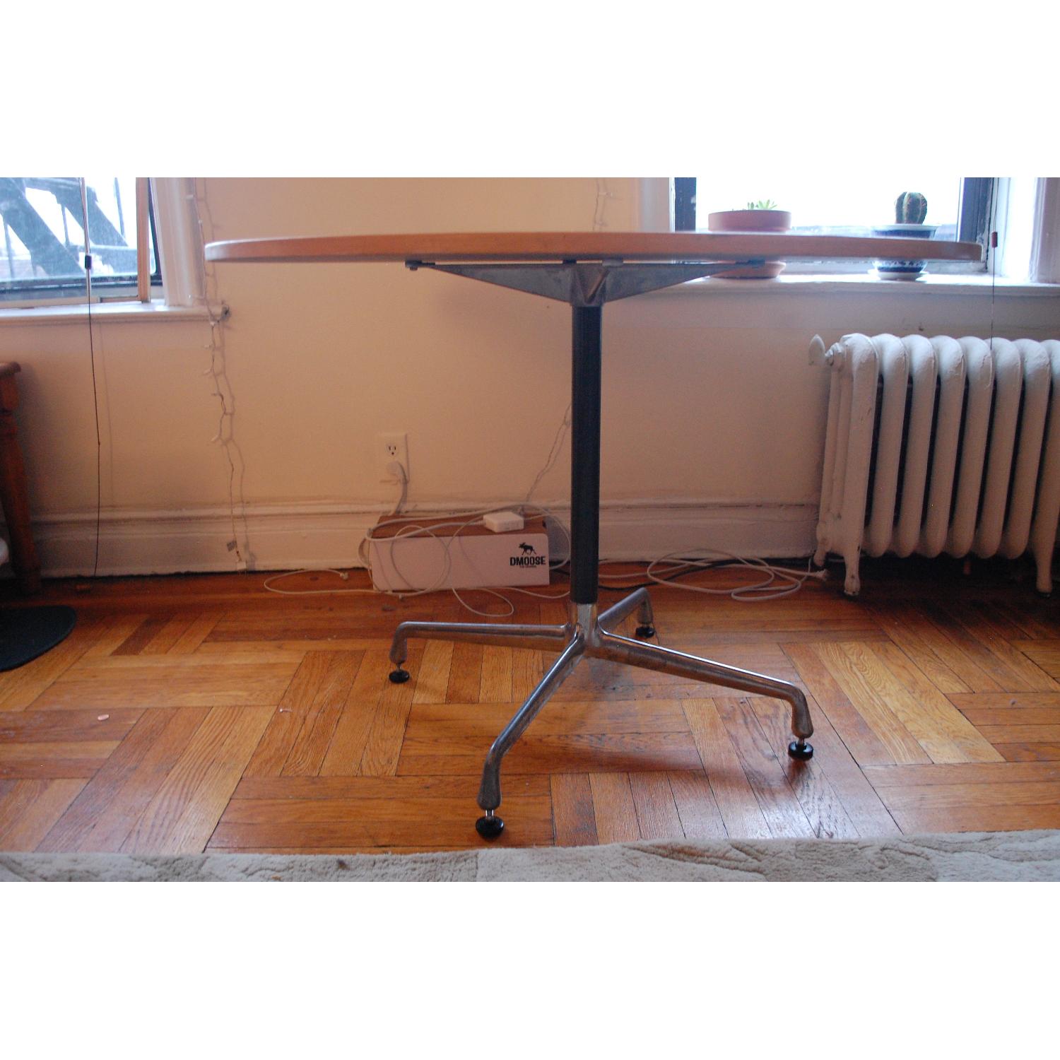 Herman Miller Eames Round Table w/ 4 Chairs - image-4