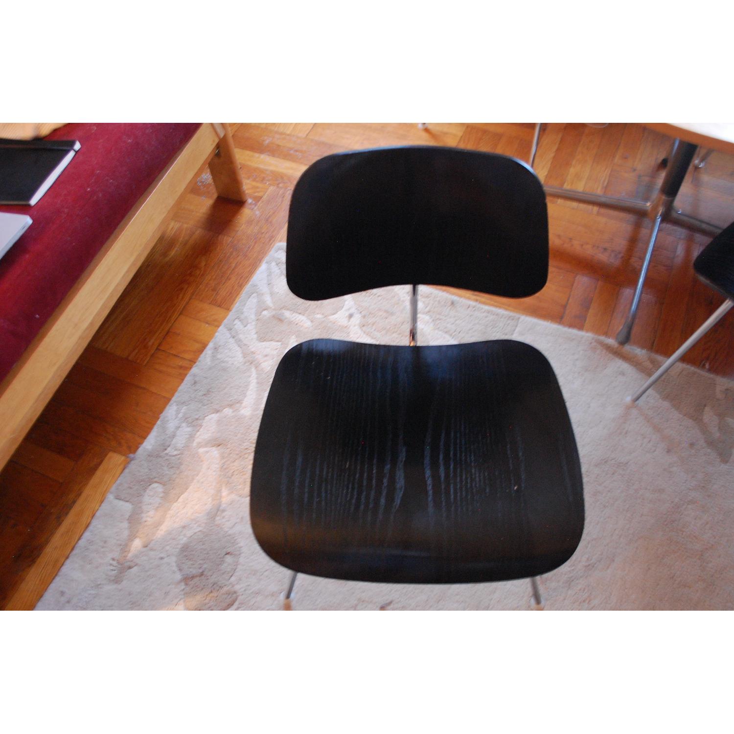 Herman Miller Eames Round Table w/ 4 Chairs - image-6