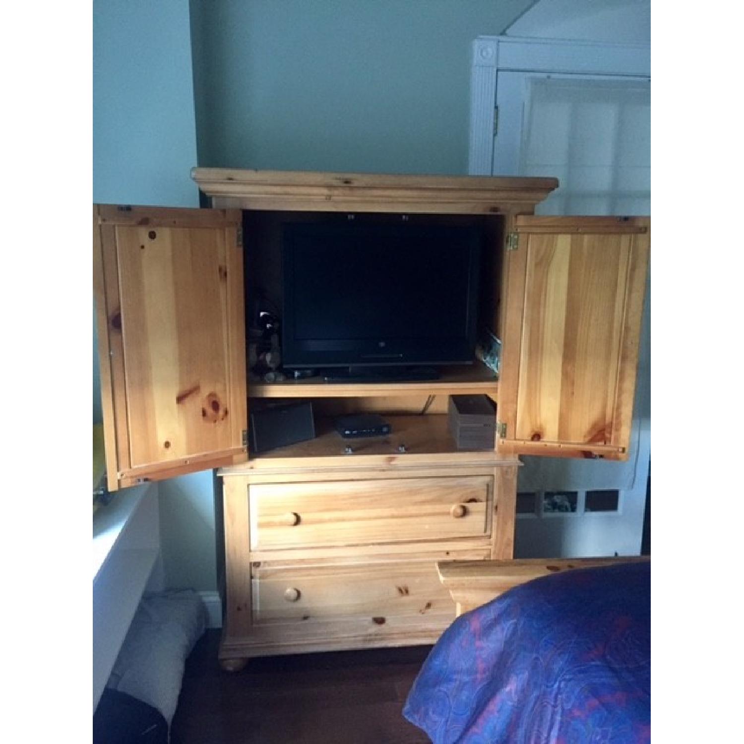 Broyhill 3 Piece Bedroom Set - image-3