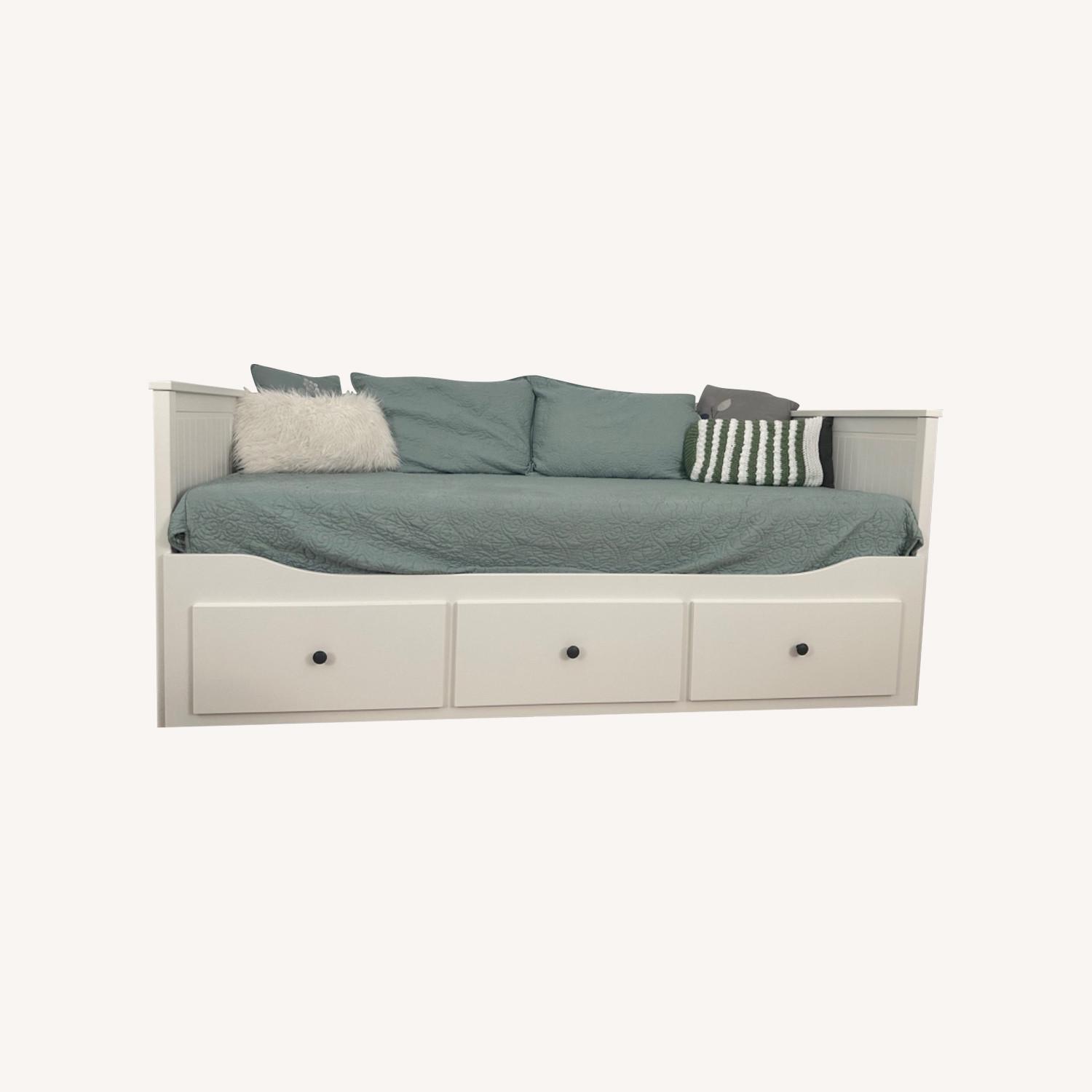 IKEA デイベッド　値下げ‼︎ IKEA Daybed with Storage - AptDeco