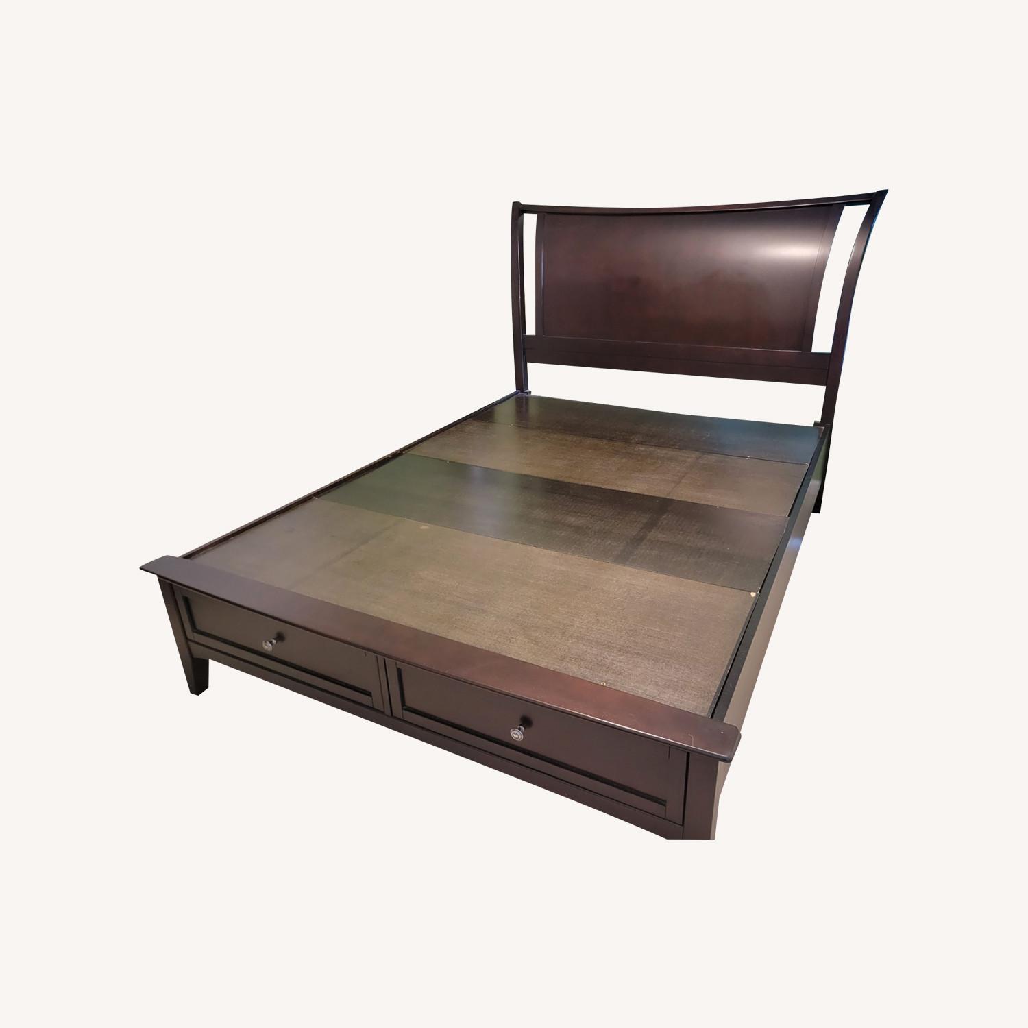 Aspenhome Queen Platform Bedframe - image-0