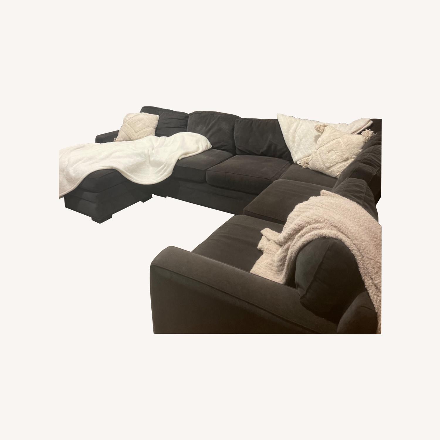 Grey U shape Sectional - image-0