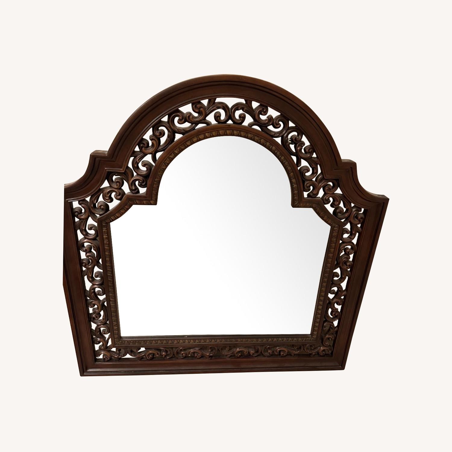 Rooms To Go Dresser Mirror - image-0