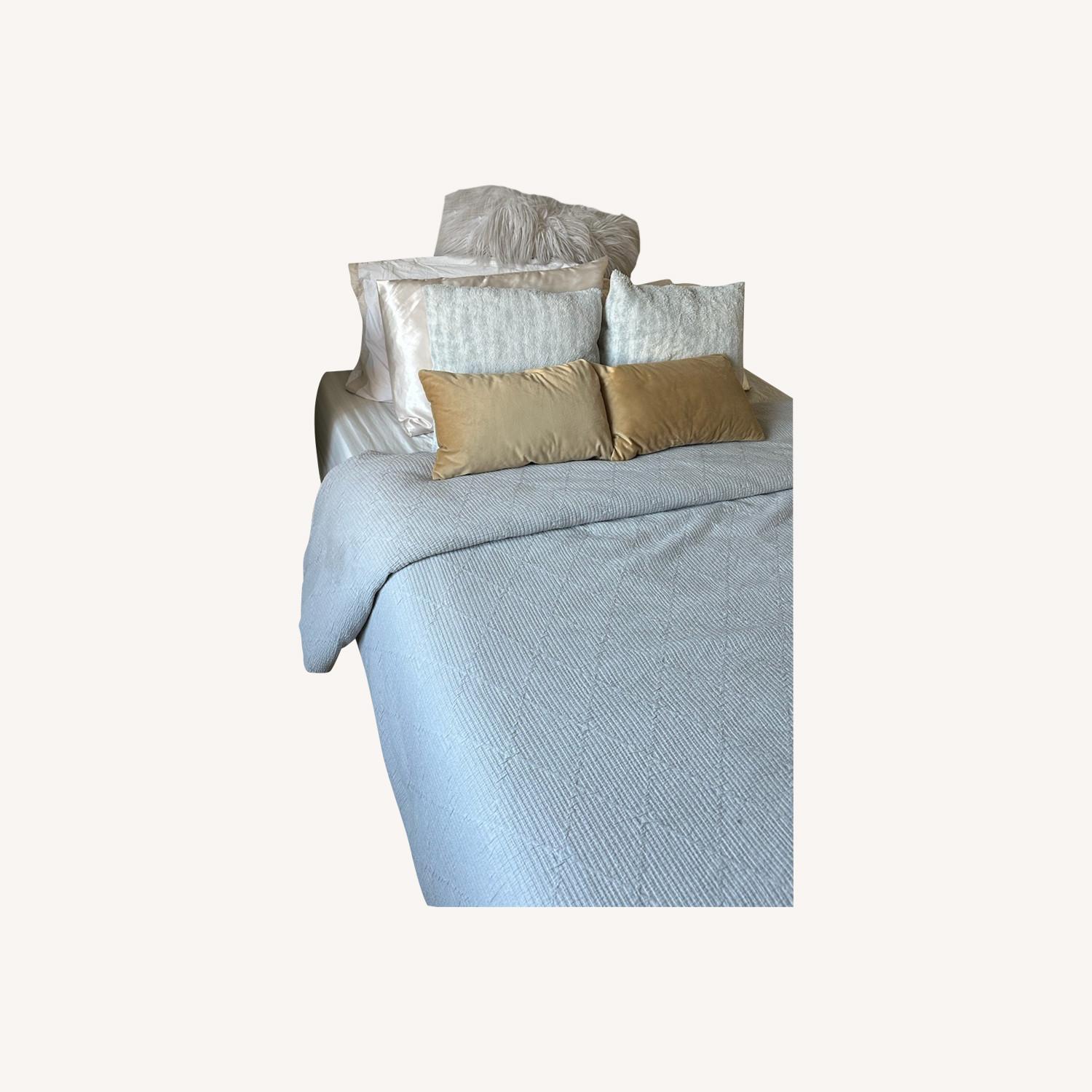 Zinus Low Bed Frame - Queen - image-0