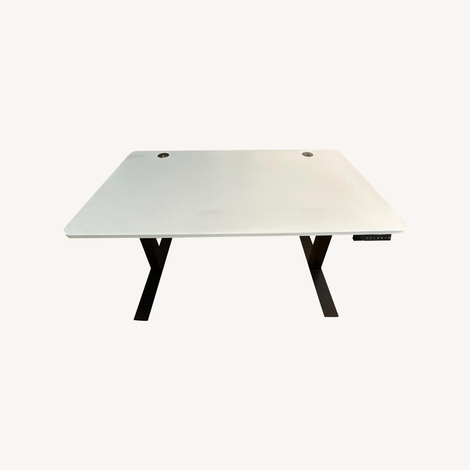 Autonomous SmartDesk - image-0