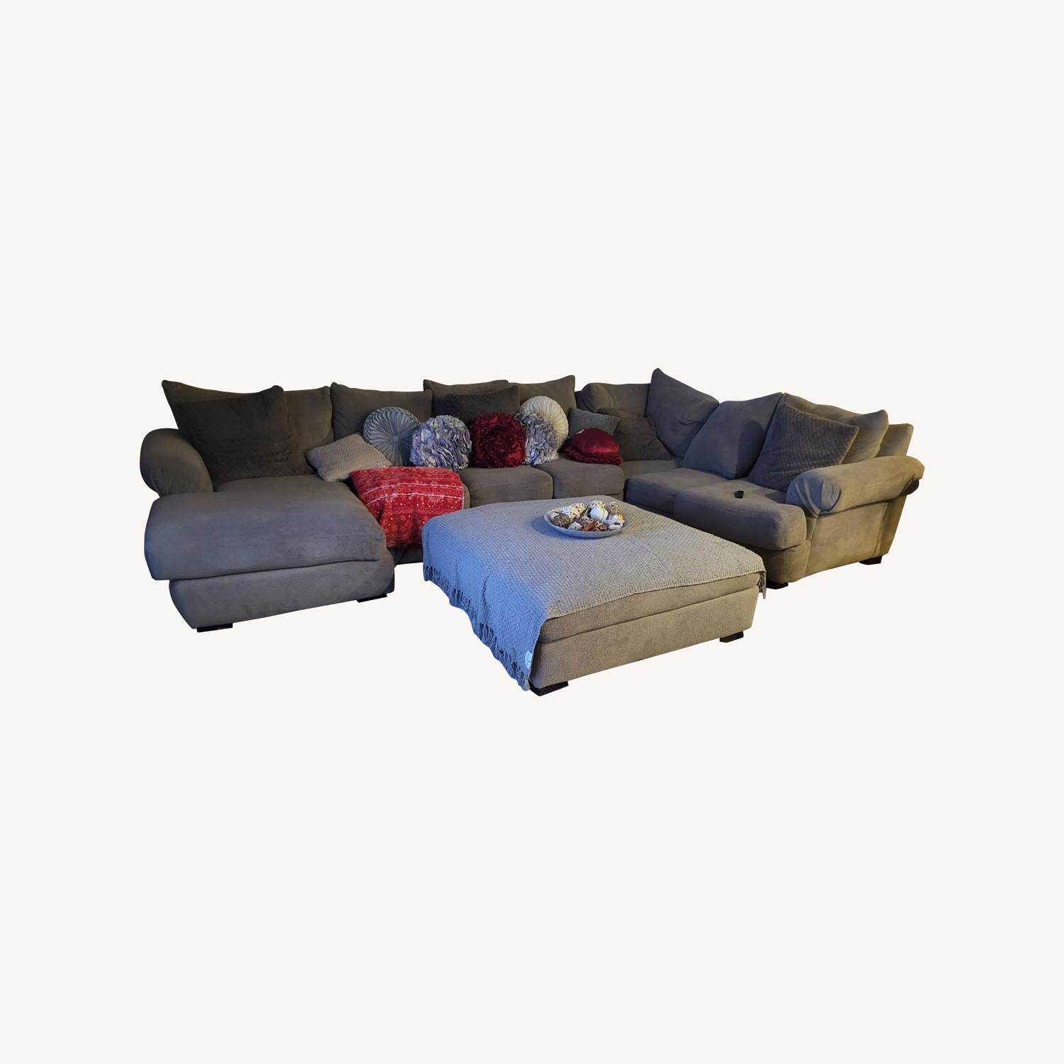 Raymour & Flanigan Sectional Set - AptDeco