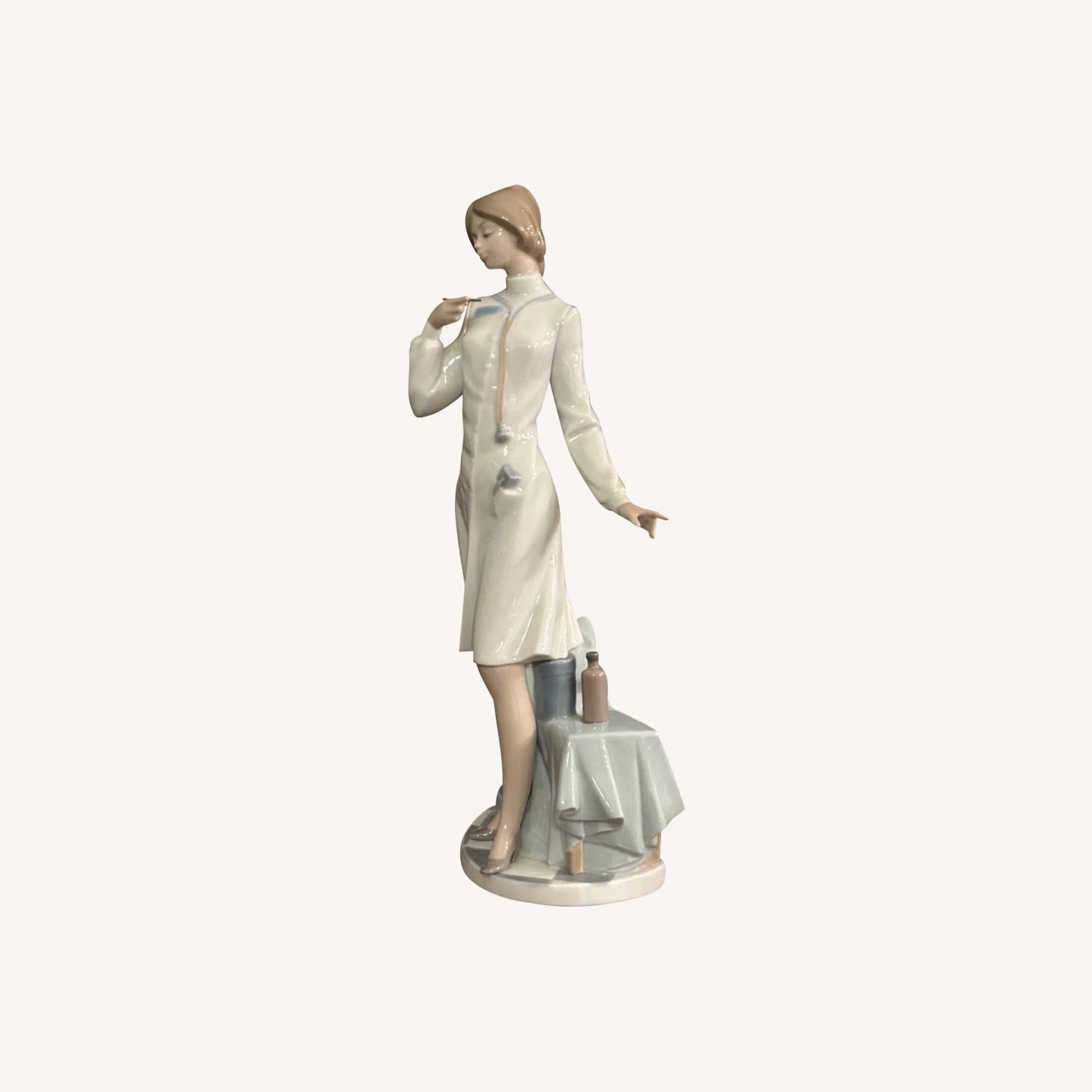 Lladro Nurse - image-0