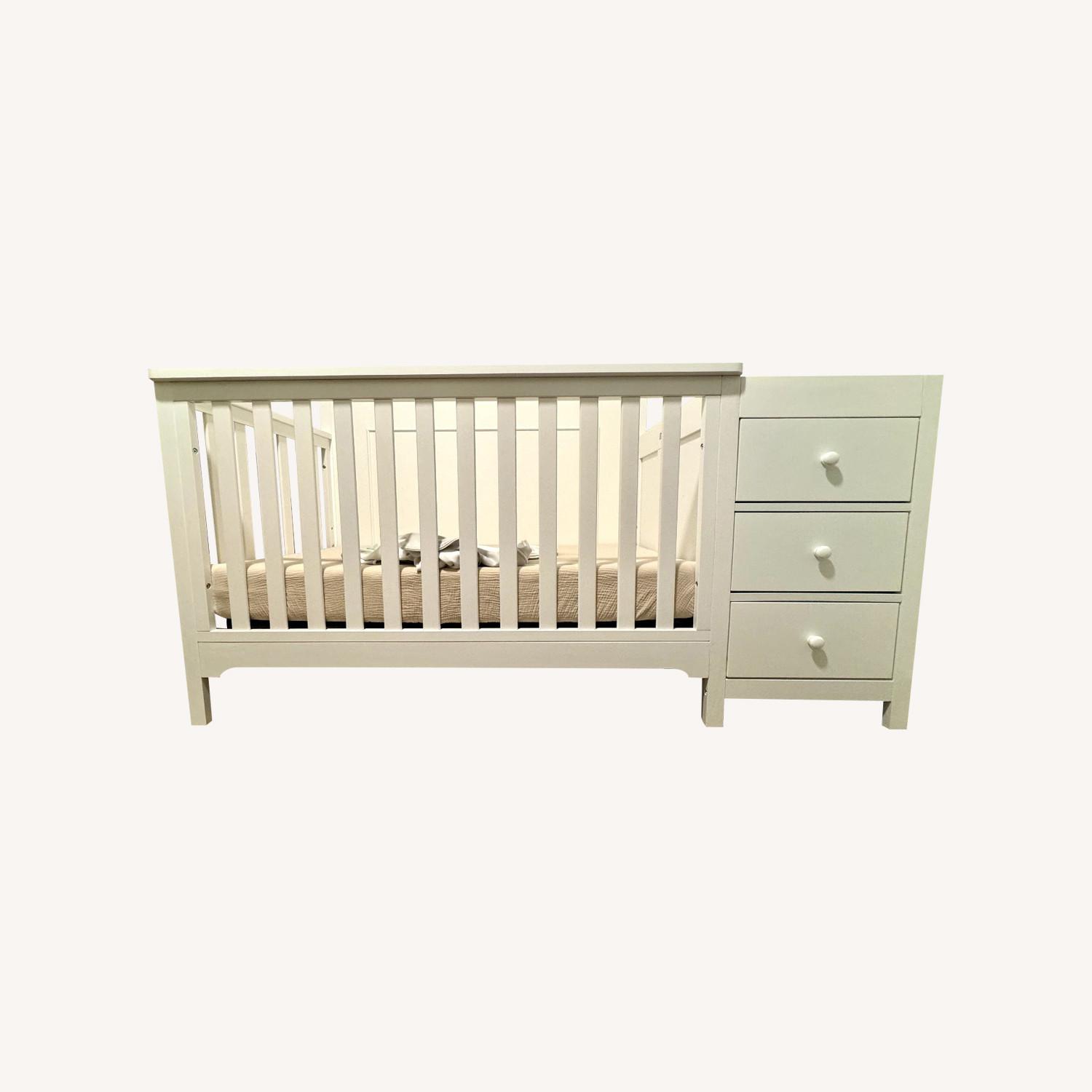 DaVinci 4-in-1 Carter Crib + Changing Table - image-0