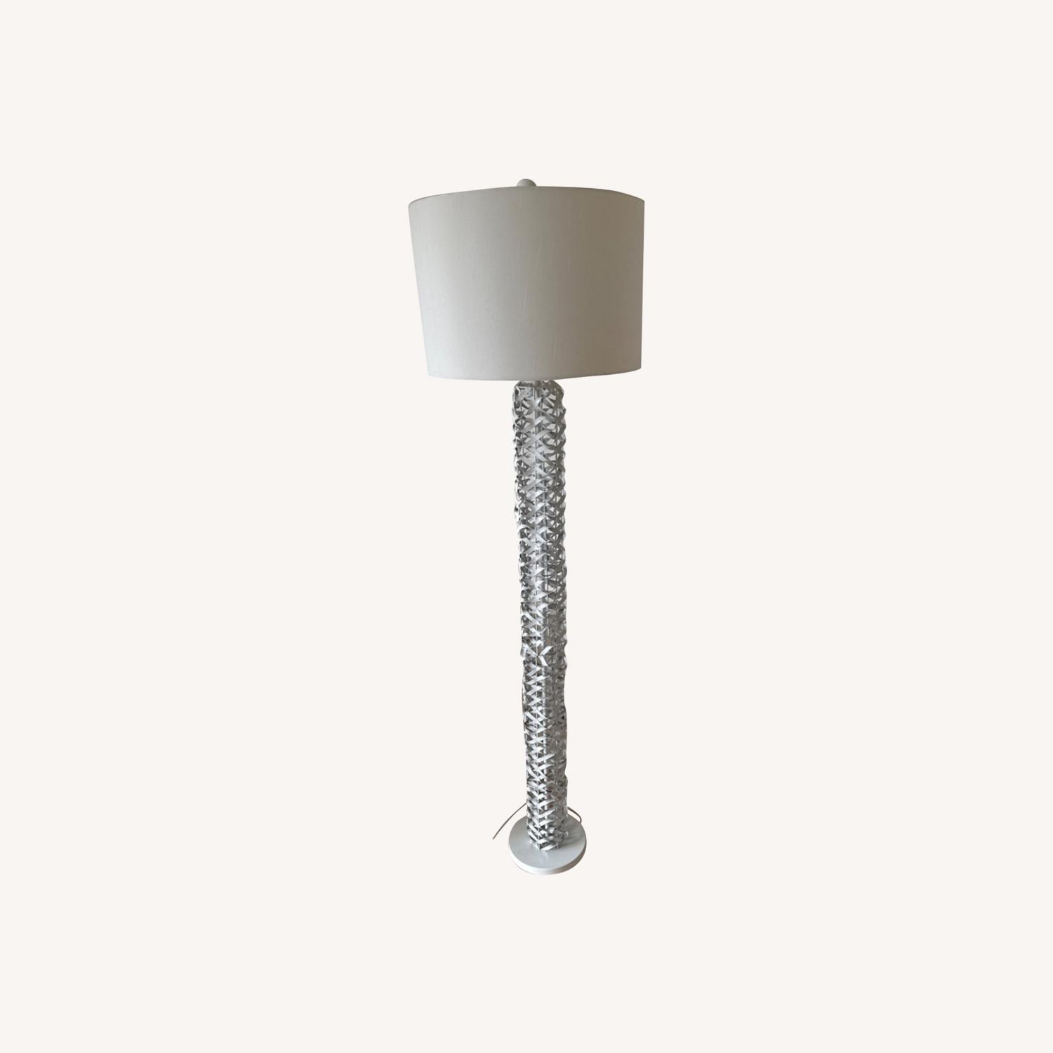 Diamond Gloss White Metal Ribbon Floor Lamp - image-0
