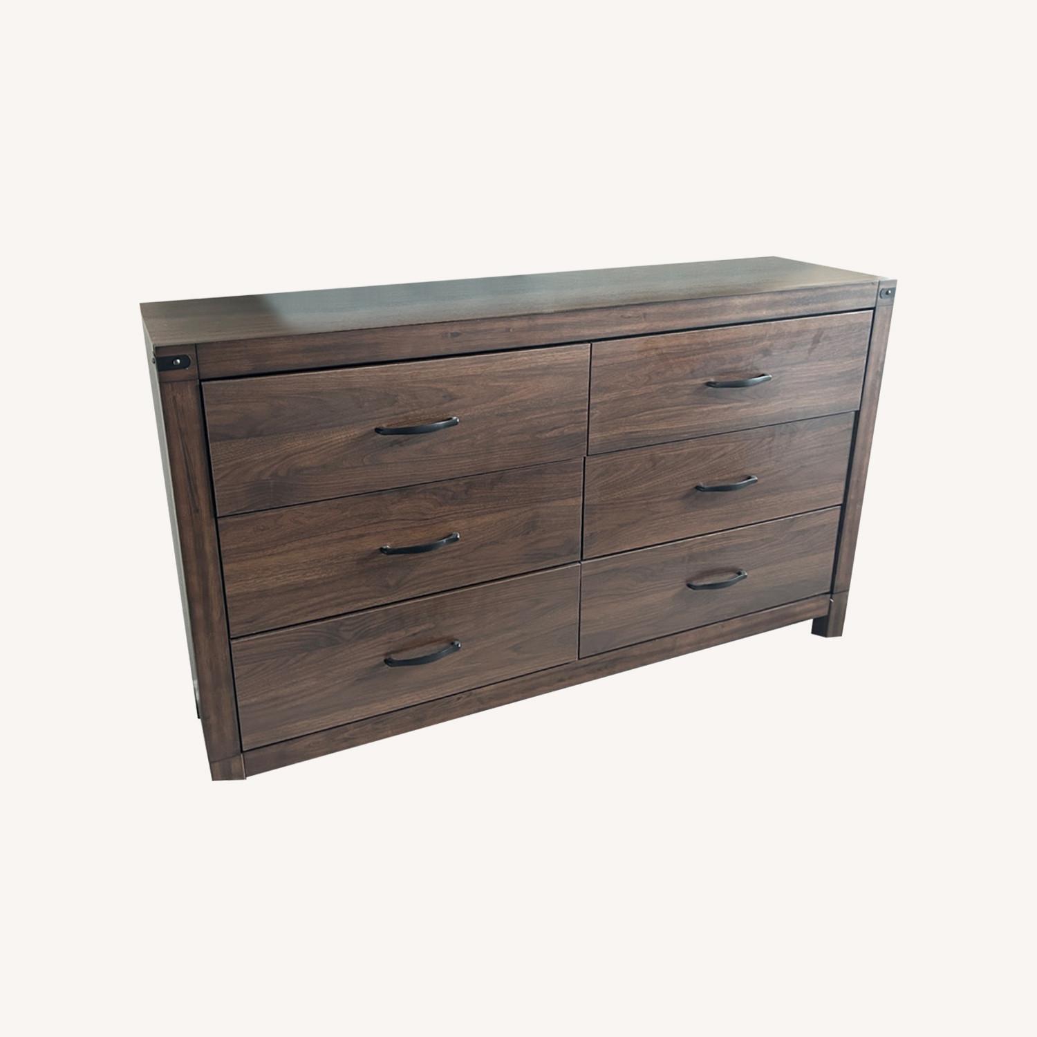 Elegant Dark Wood 6-Dresser