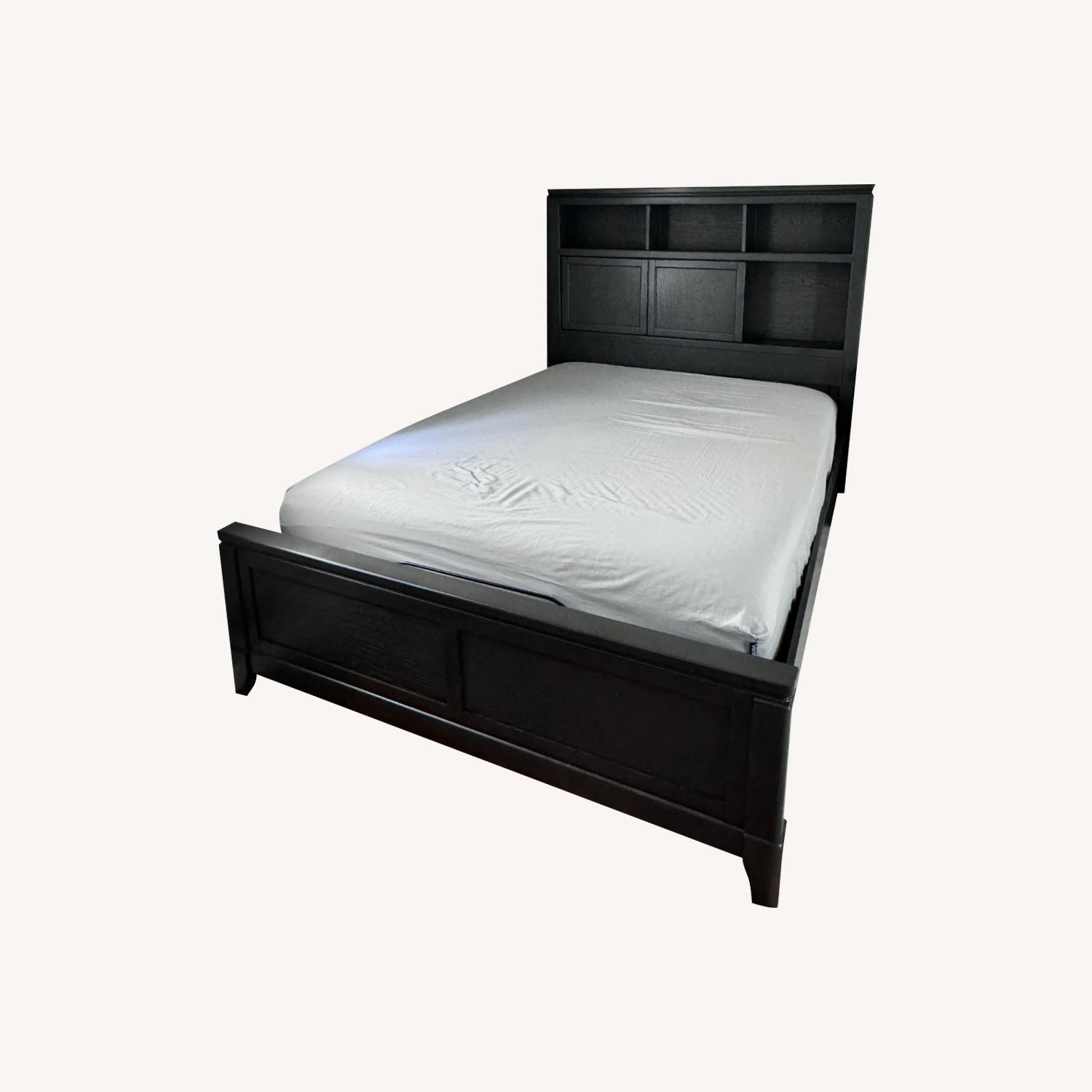 Queen Size Bed - image-0