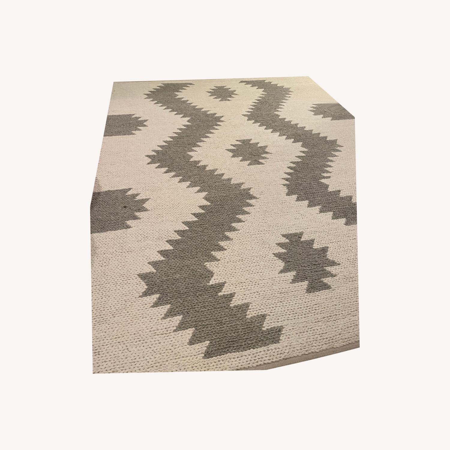 Light Grey White Patterned Area Rug 8X10in Wool - image-0
