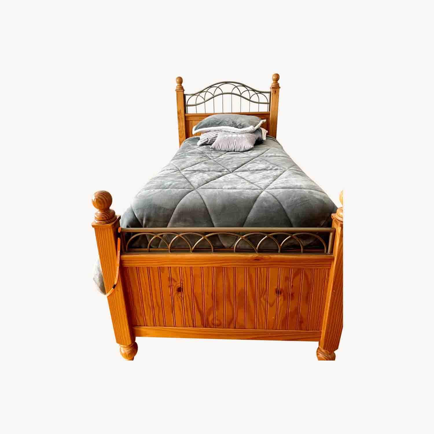 Stanley Furniture - North Carolina Made Bed - image-0