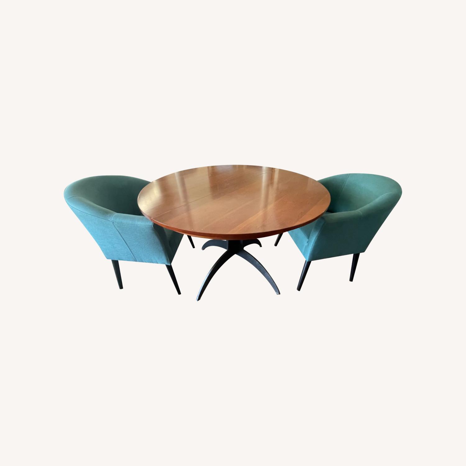 Ethan Allen Round Extendable Dining Room Set - AptDeco