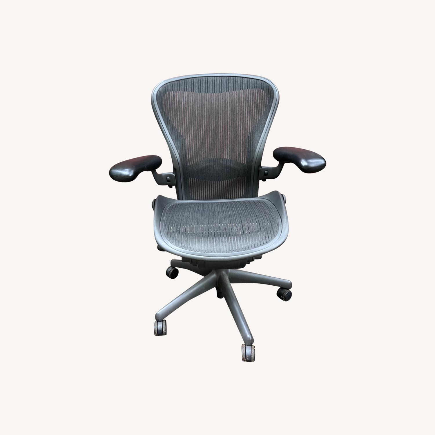 Herman Miller Aeron Office Chair Size B - image-0