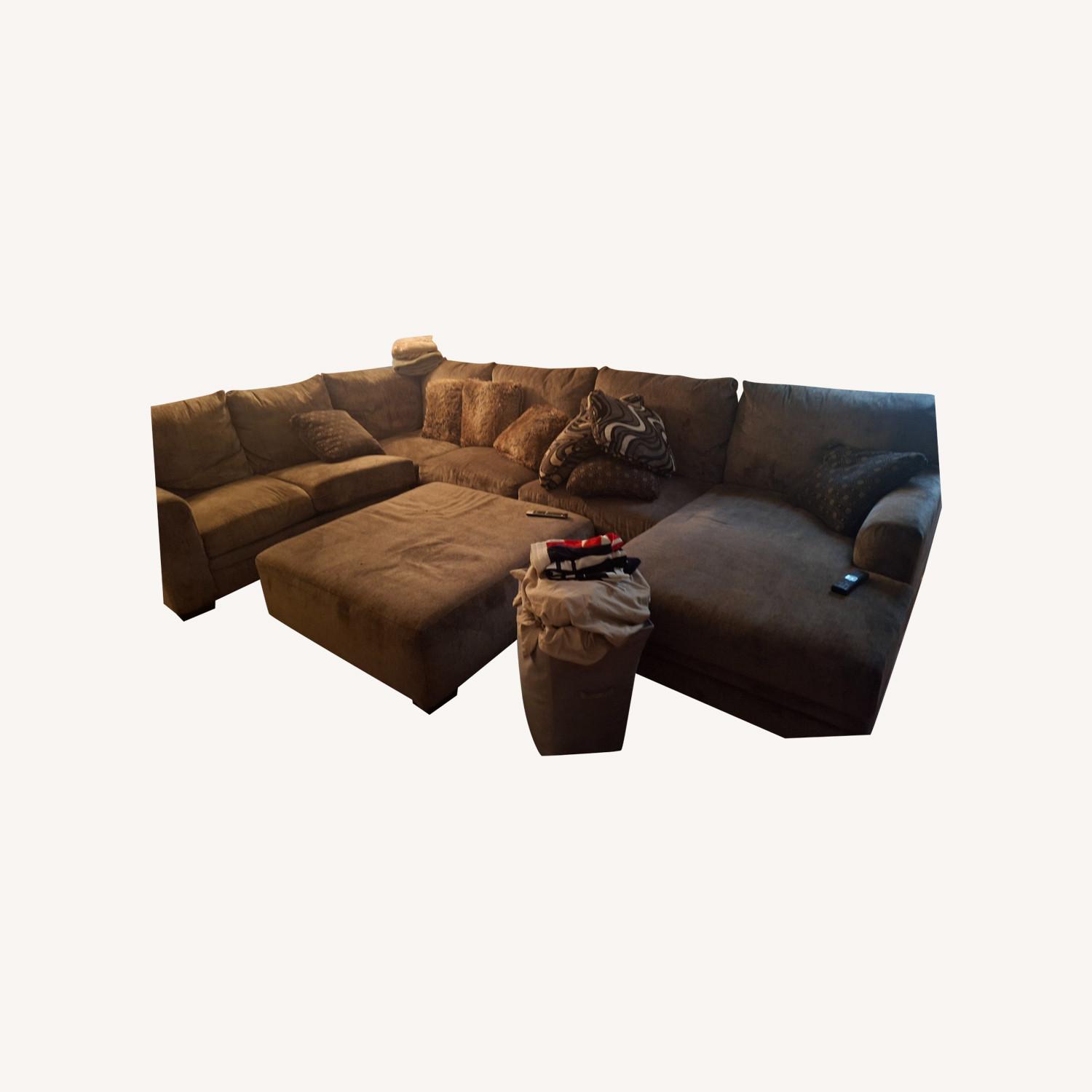 Jackson Furniture Sectional W Ottoman - image-0