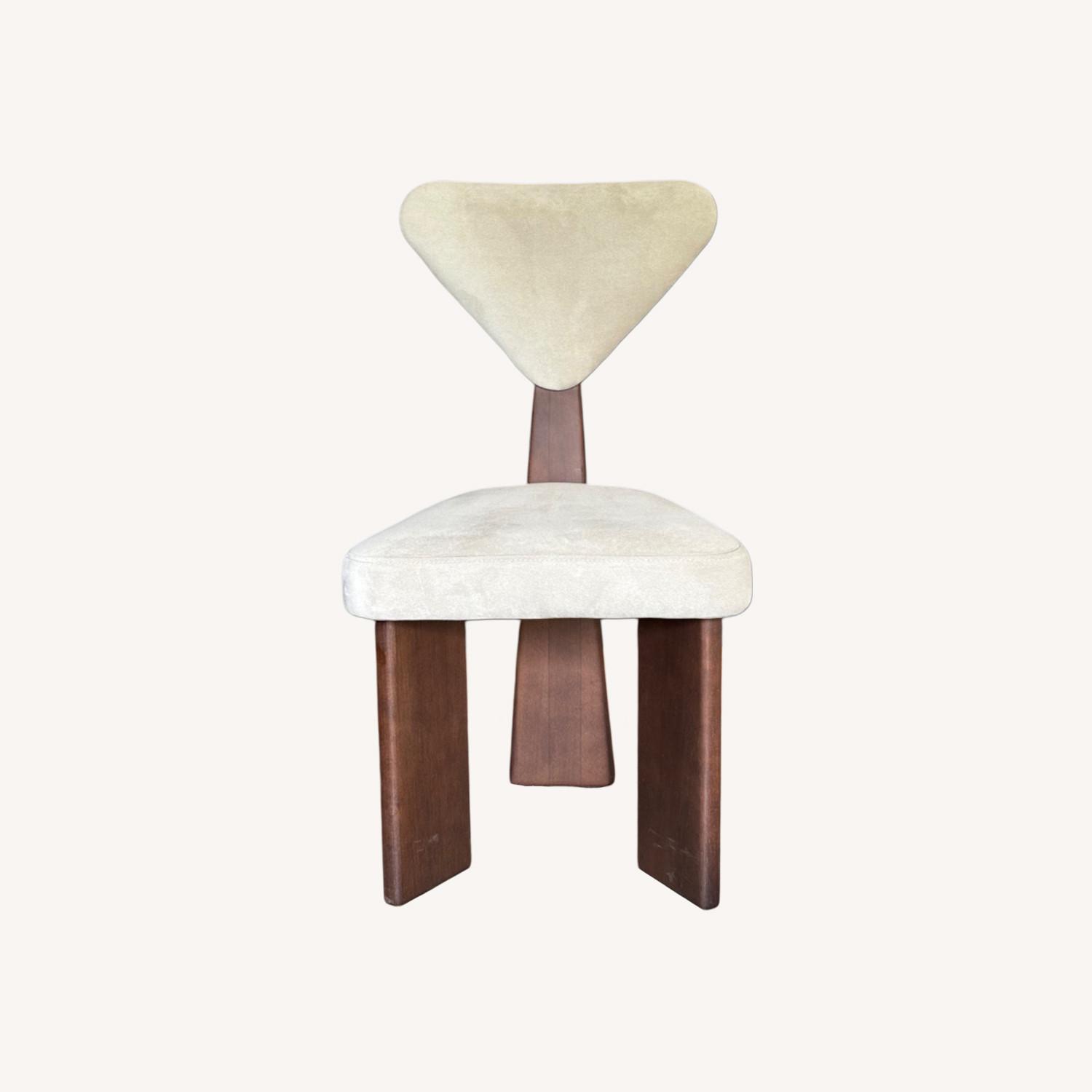 6 Giraffe Chairs by Juliana Lima Vasconcellos - image-0