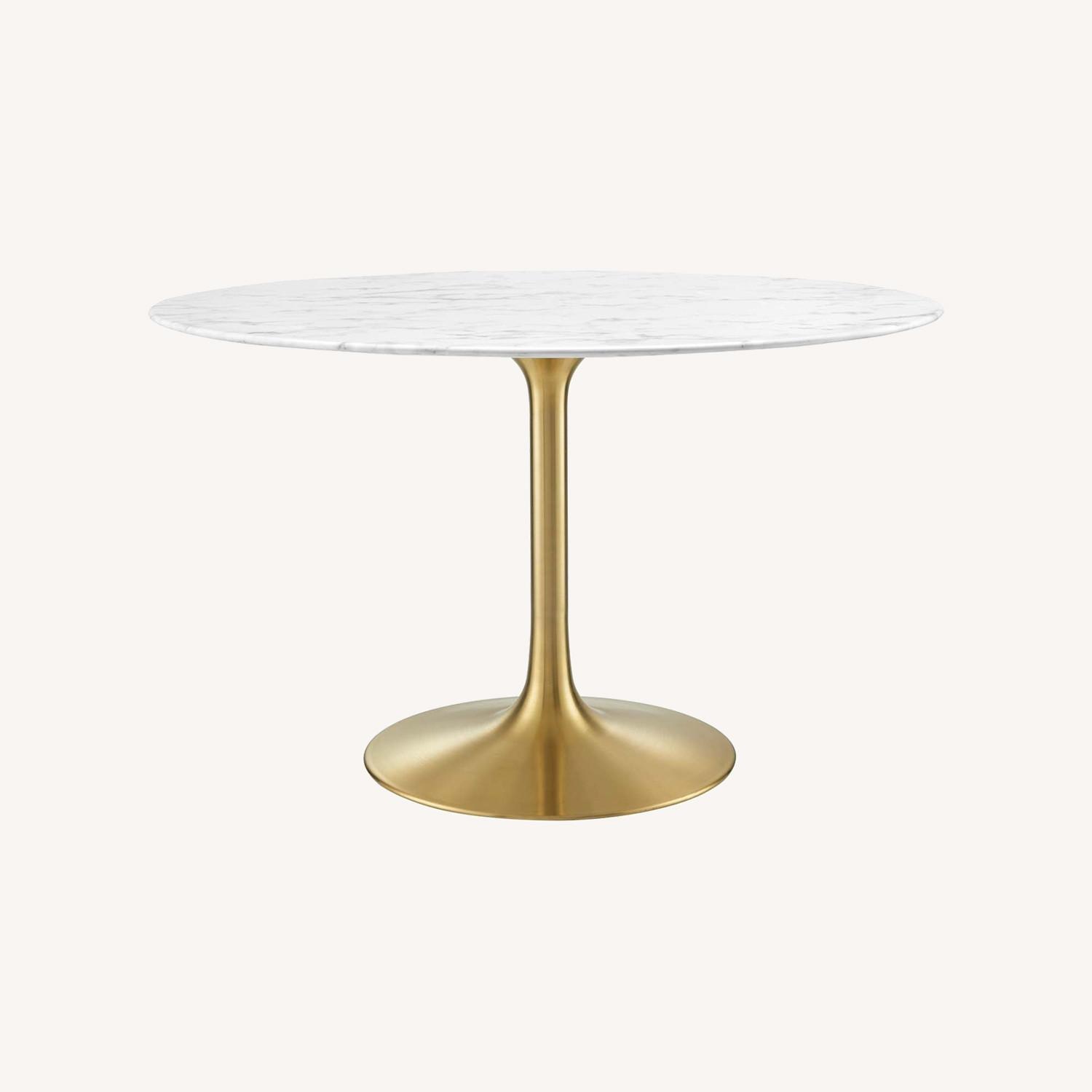Mid-Century Style Round Dining Table In White - image-8
