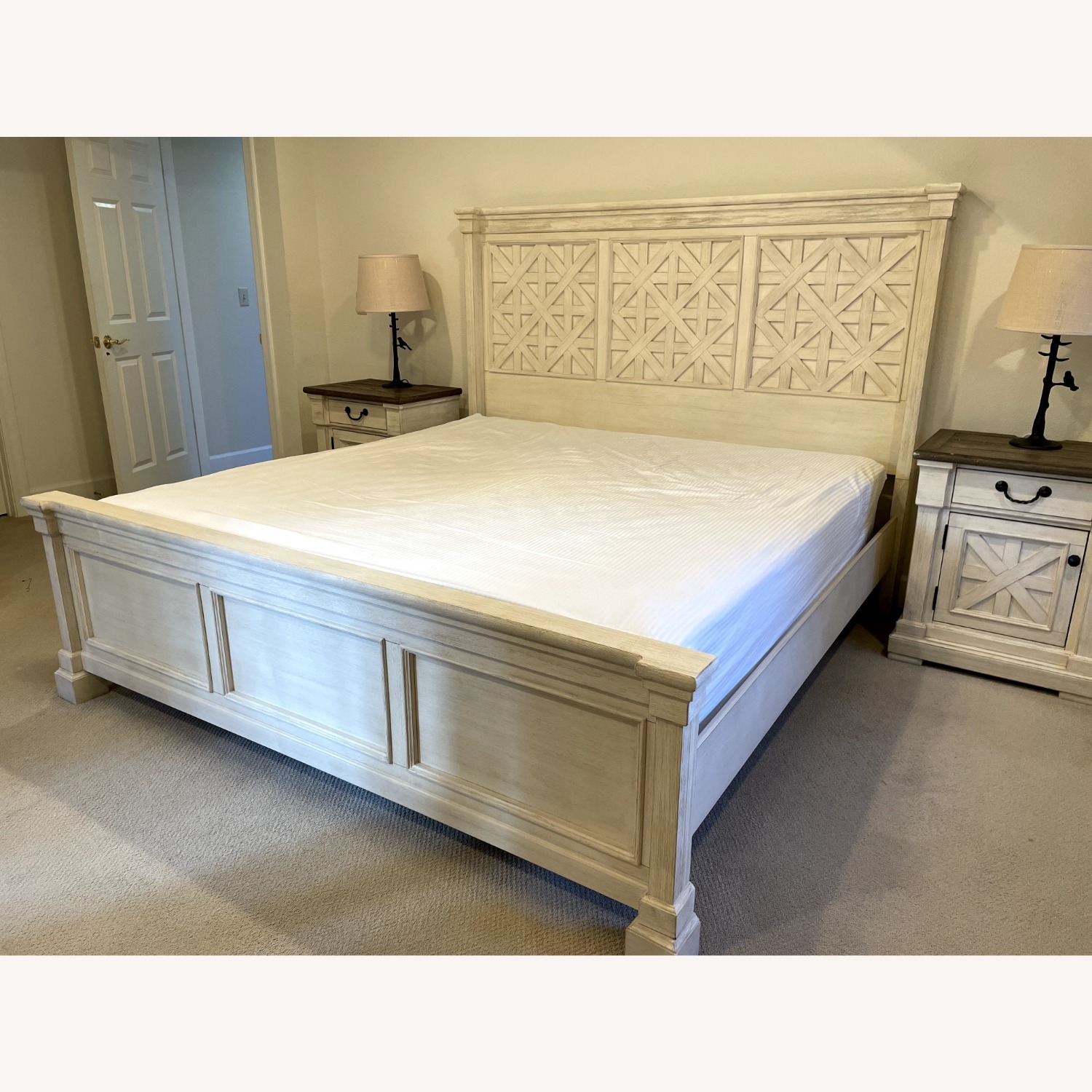 Farmhouse Chic Style King Bed - image-5