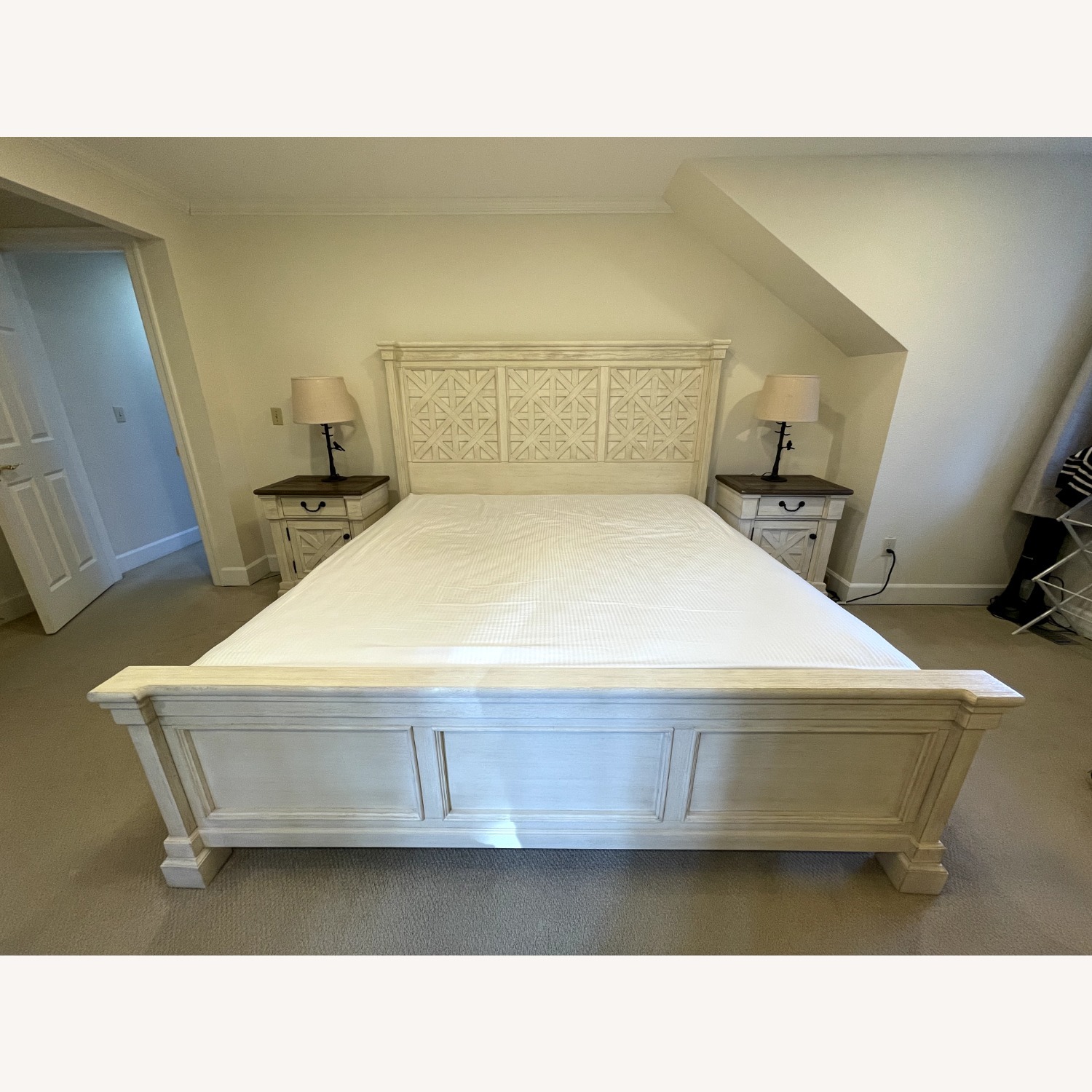 Farmhouse Chic Style King Bed - image-4