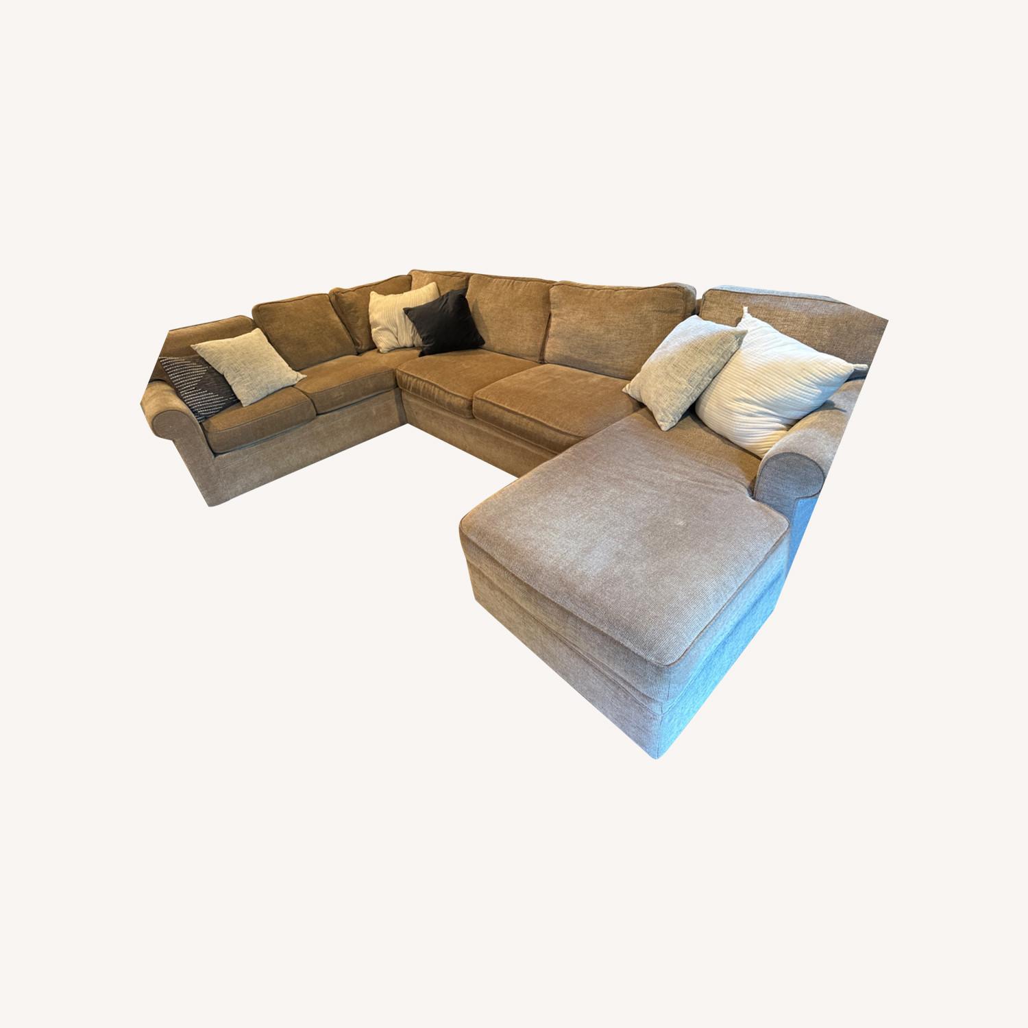 Raymour & Flanigan Sectional - AptDeco