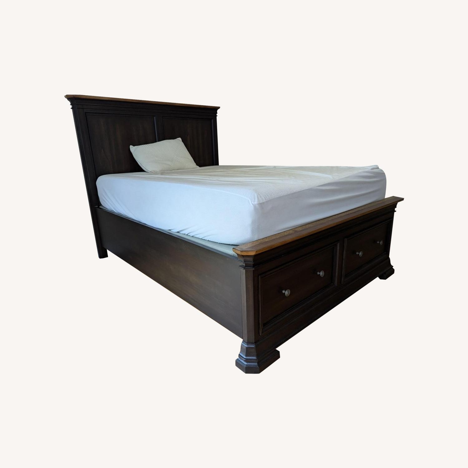 Raymour & Flanigan Kingshill Platform Storage Bed - image-0