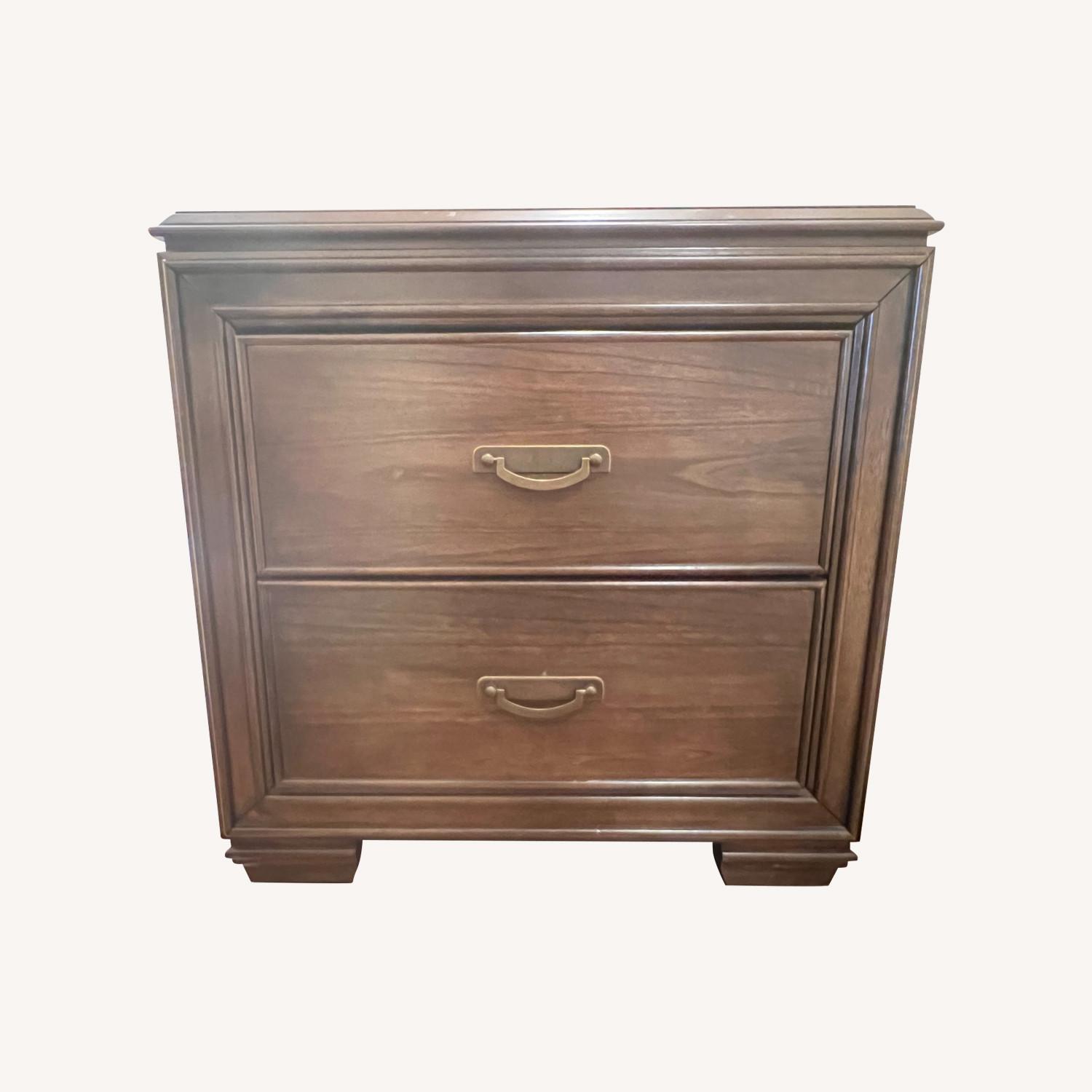 Transitional-style Set of 2 Nightstands - image-0