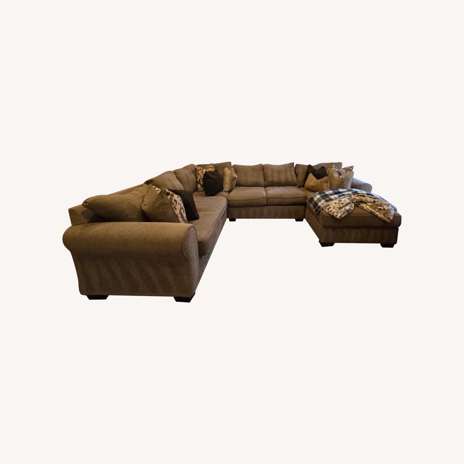 Raymour & Flanigan Sectional - AptDeco