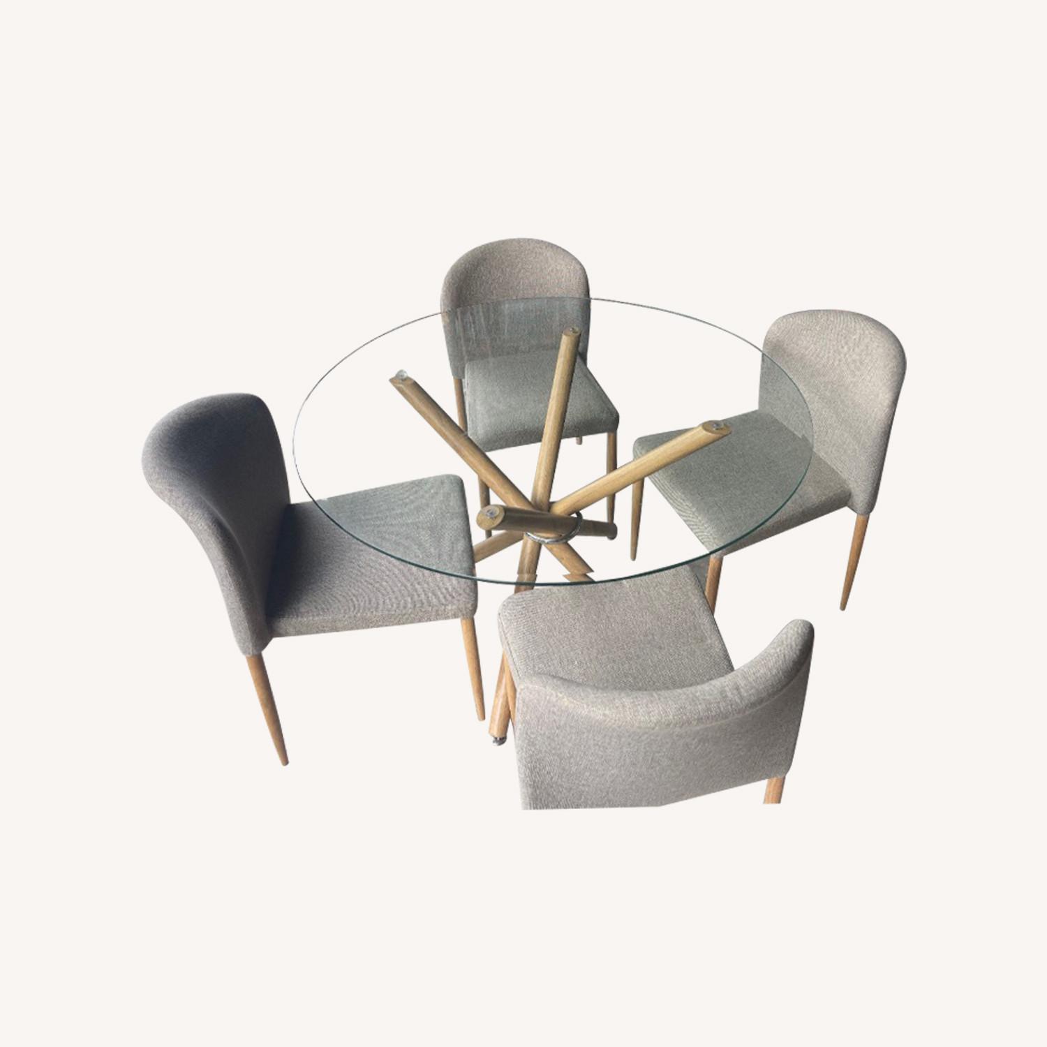 Rooms To Go Dining Table Set - image-0