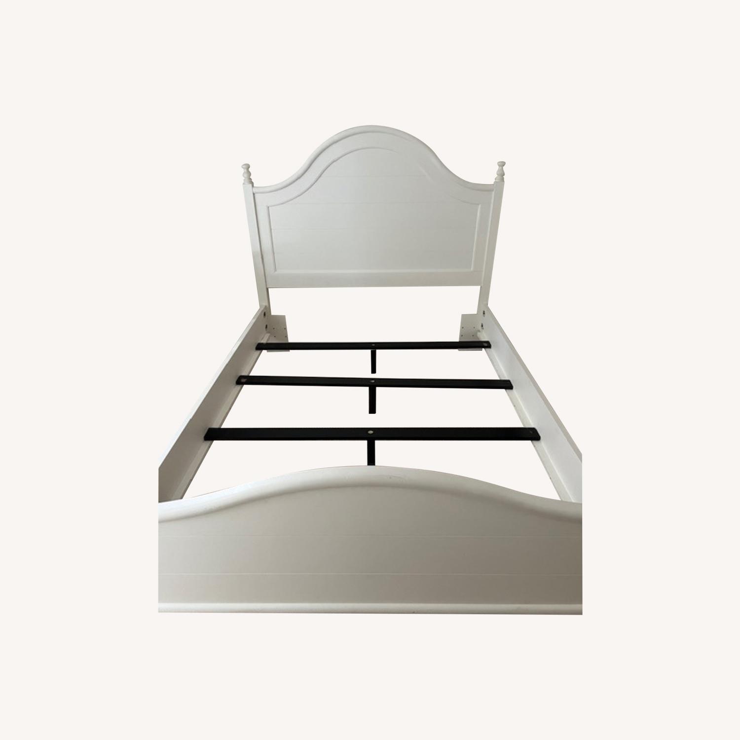 Stanley Coastal Living Queen Bed, Saltbox White - image-0