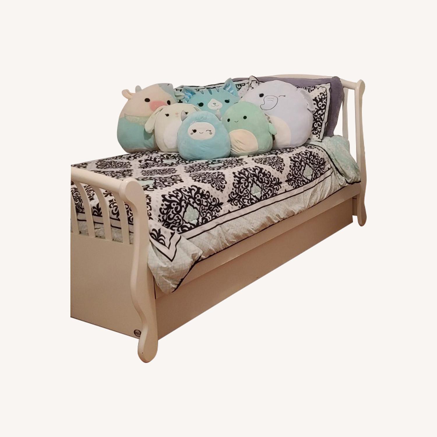 Pali Design White Sleigh Bed with Trundle - image-0