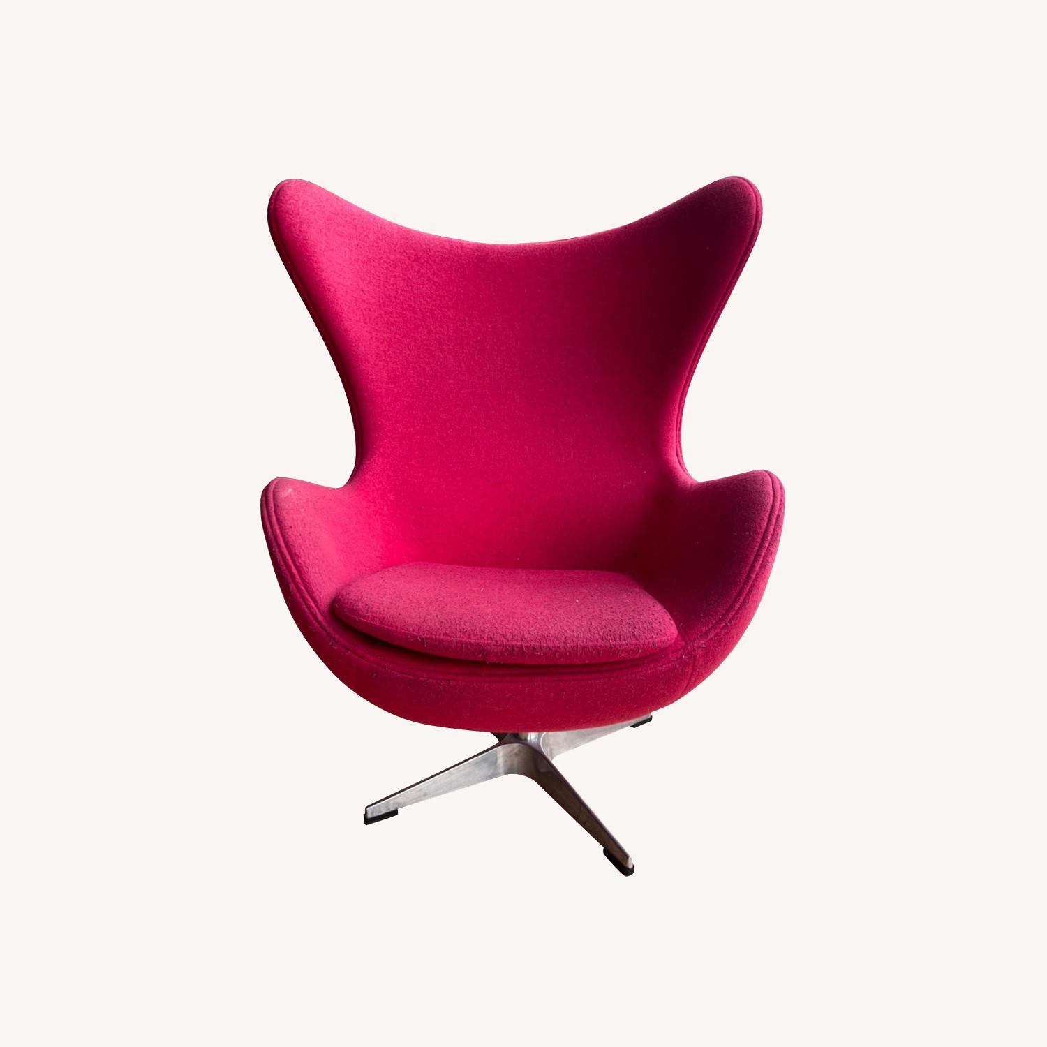 Arne Jacobsen Red Egg Swivel Chair Set Repro - image-0