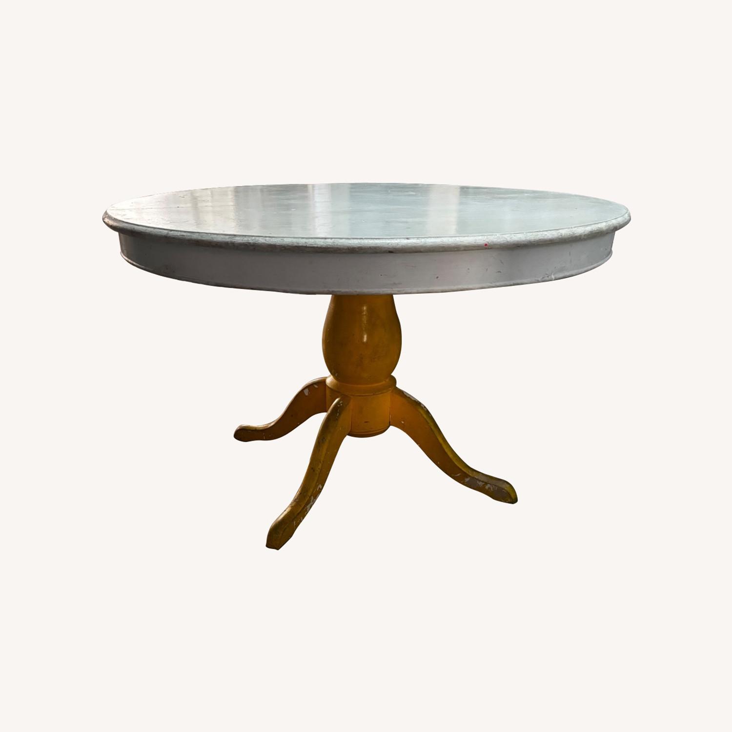 Extandable Dining Table - image-0