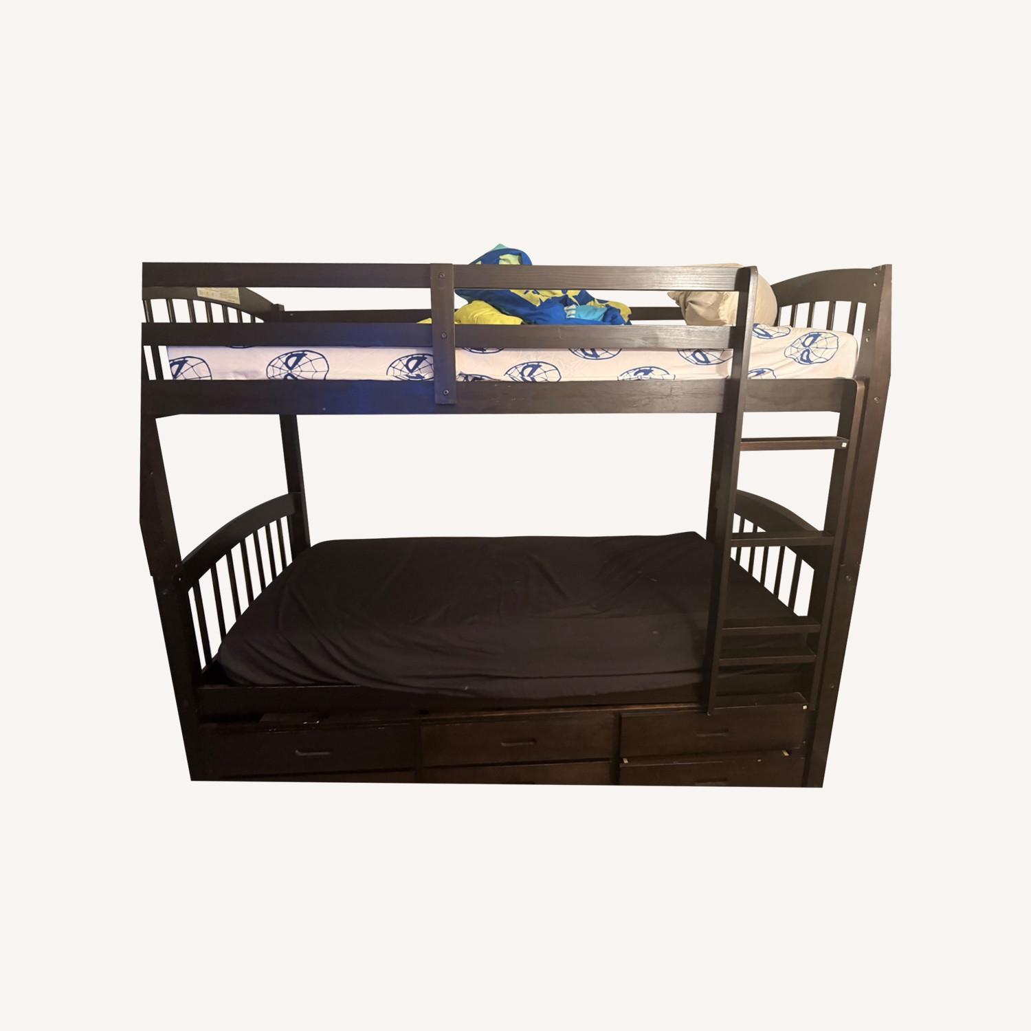 Triple Bunk Bed - image-0