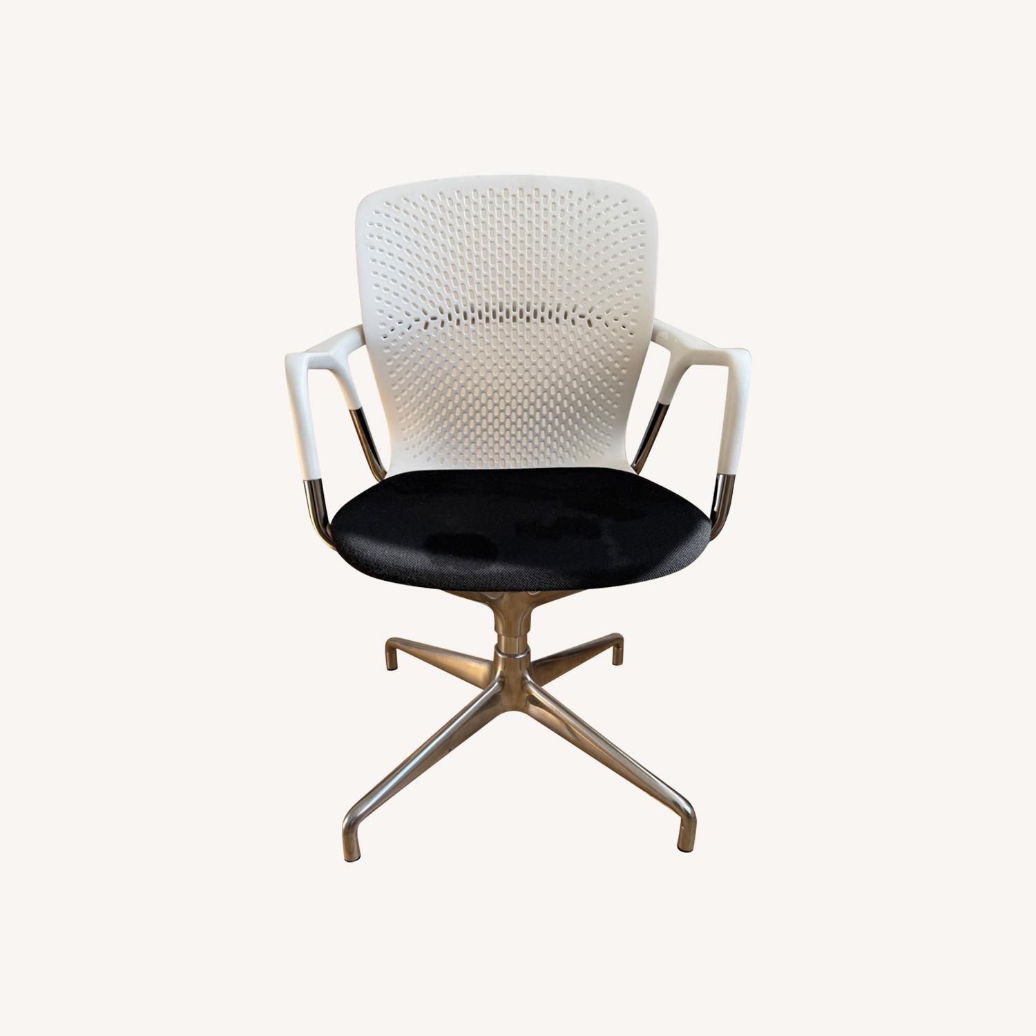 Herman Miller, Keyn Swiveling Office Armchair  - image-0