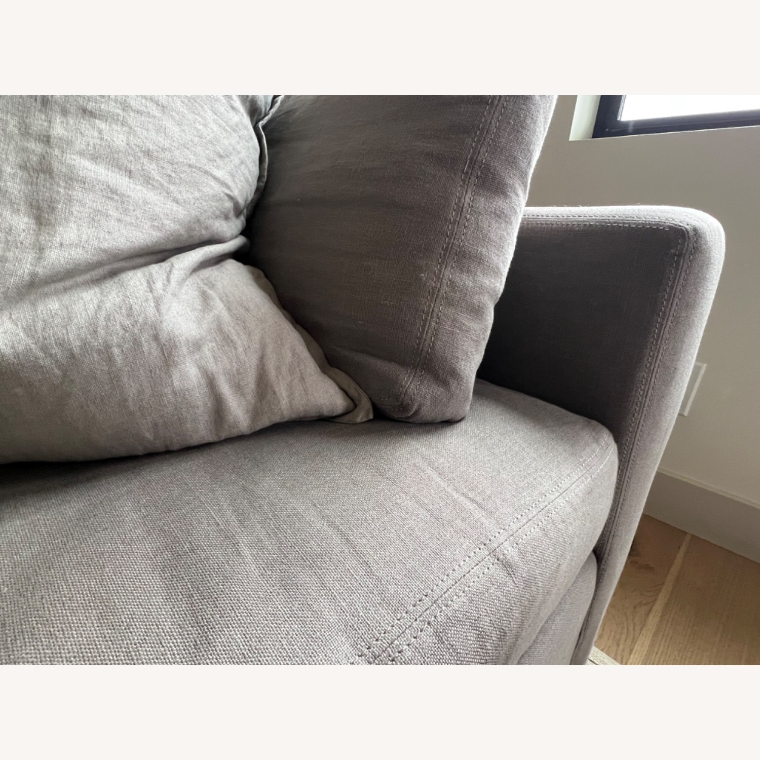 Buttercup　ソファ HD Buttercup Leather Grey Soren Sofa - AptDeco