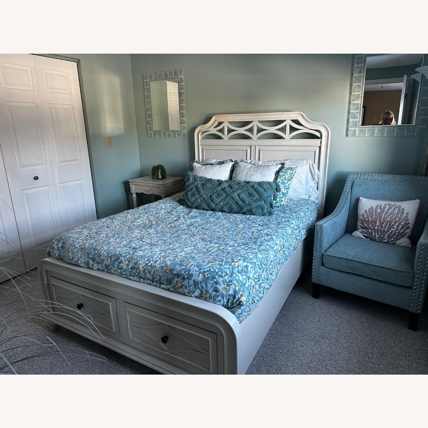 Bob's Discount Furniture Storage Panel Full Size Bed - image-5