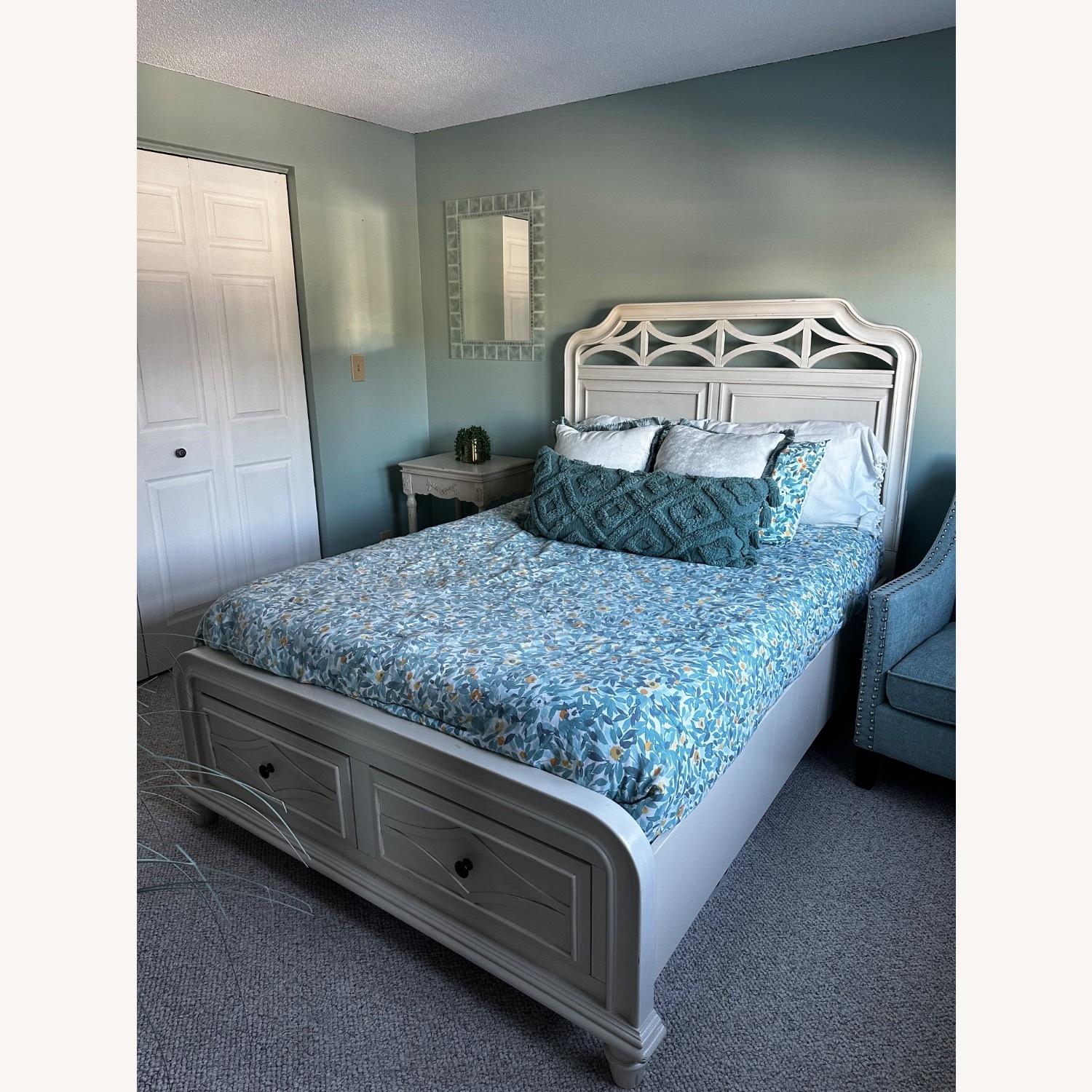 Bob's Discount Furniture Storage Panel Full Size Bed - image-1